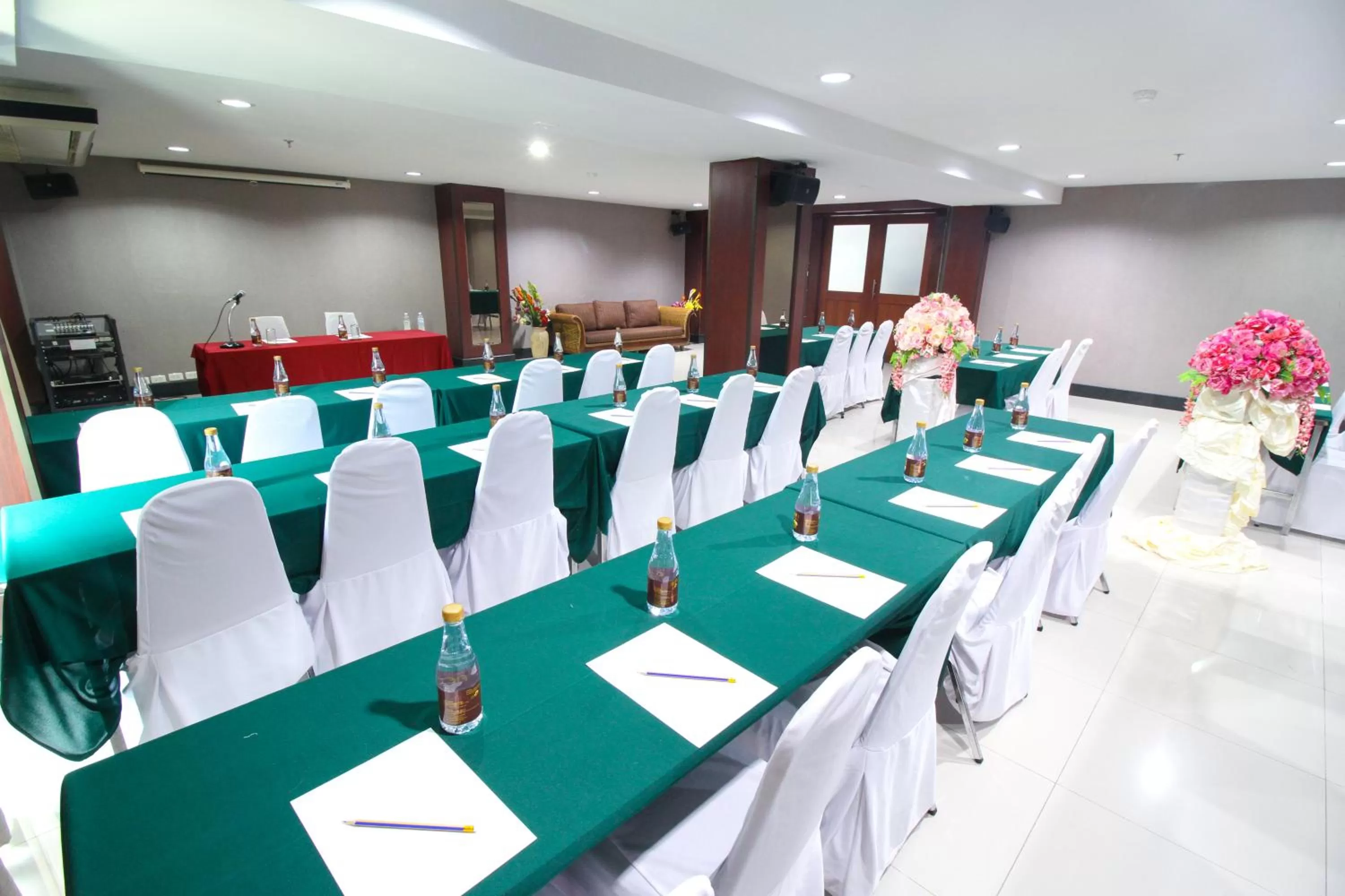 Meeting/conference room in Convenient Grand Hotel