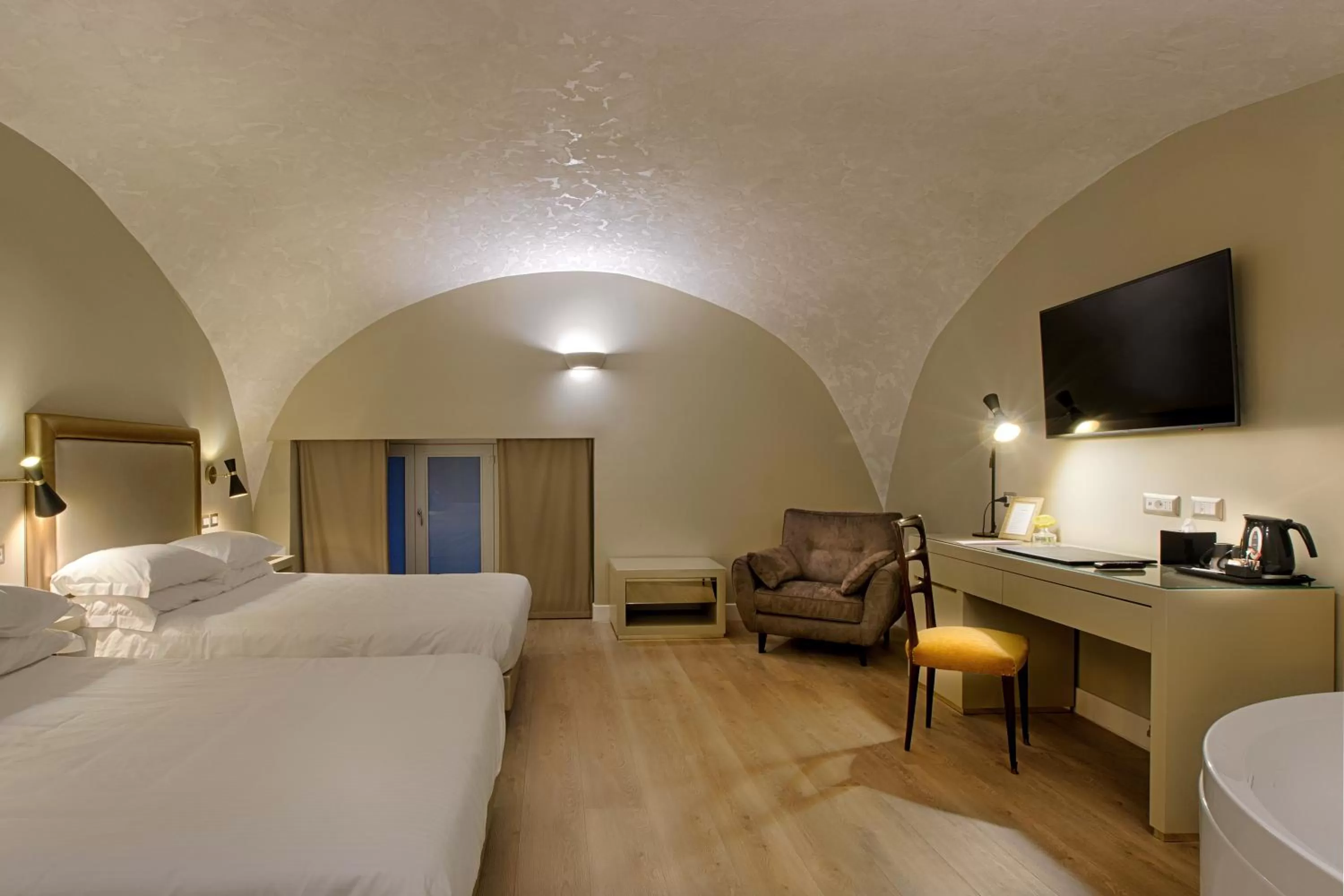 Photo of the whole room, Bed in Caruso Place Luxury Rooms & Suites