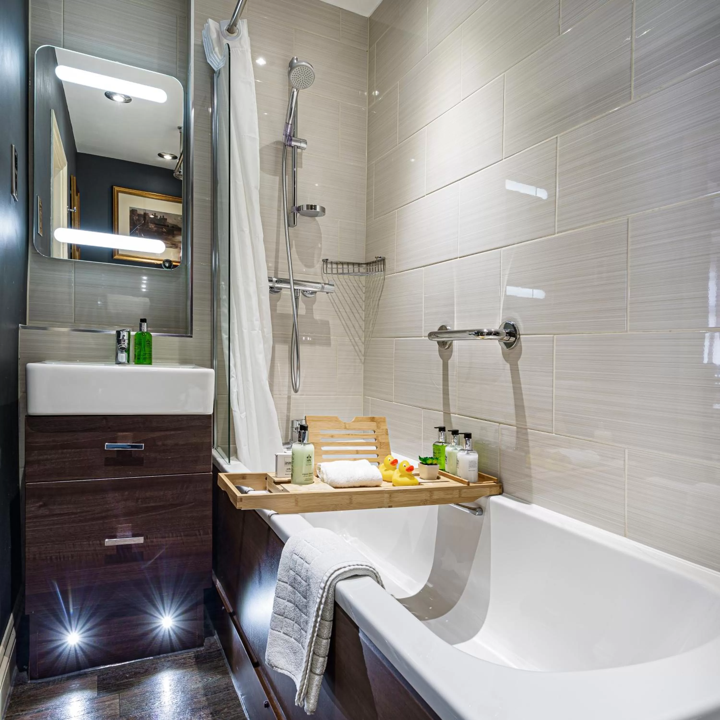 Bathroom in The Castle Hotel, Conwy, North Wales - The Coaching Inn Group