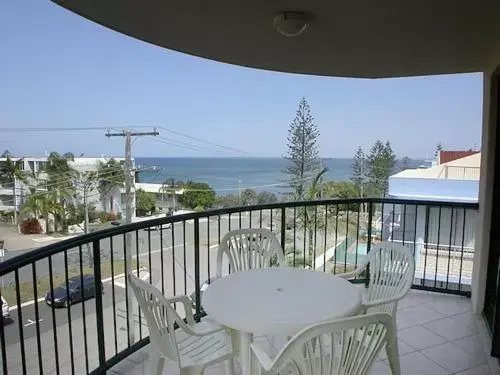 Three-Bedroom Apartment with Ocean View in Meridian Caloundra Three-Bedroom Apartment with Ocean View in Meridian Caloundra