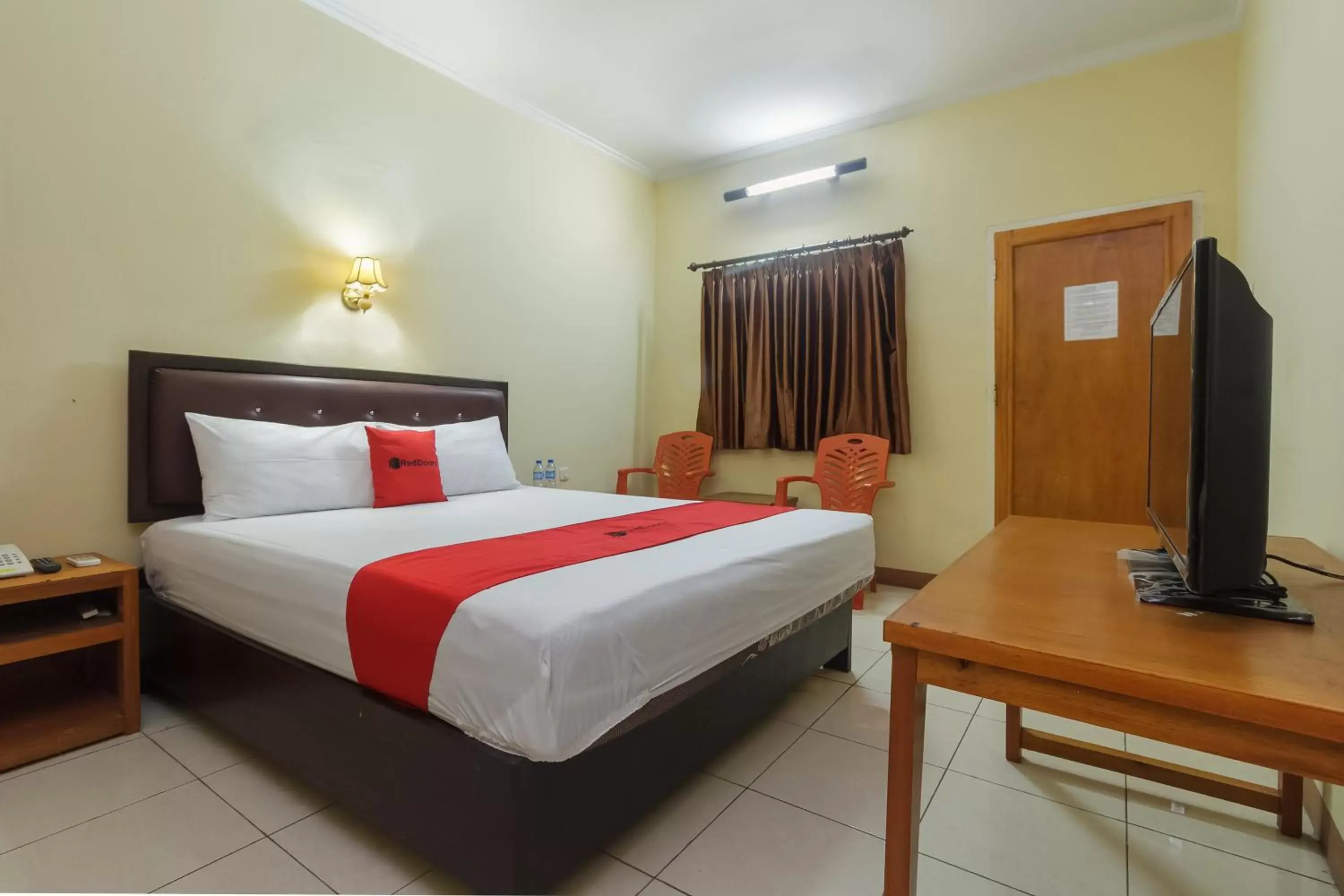 Bed in RedDoorz at Jalan Babepalar Rike Manado Bed in RedDoorz at Jalan Babepalar Rike Manado