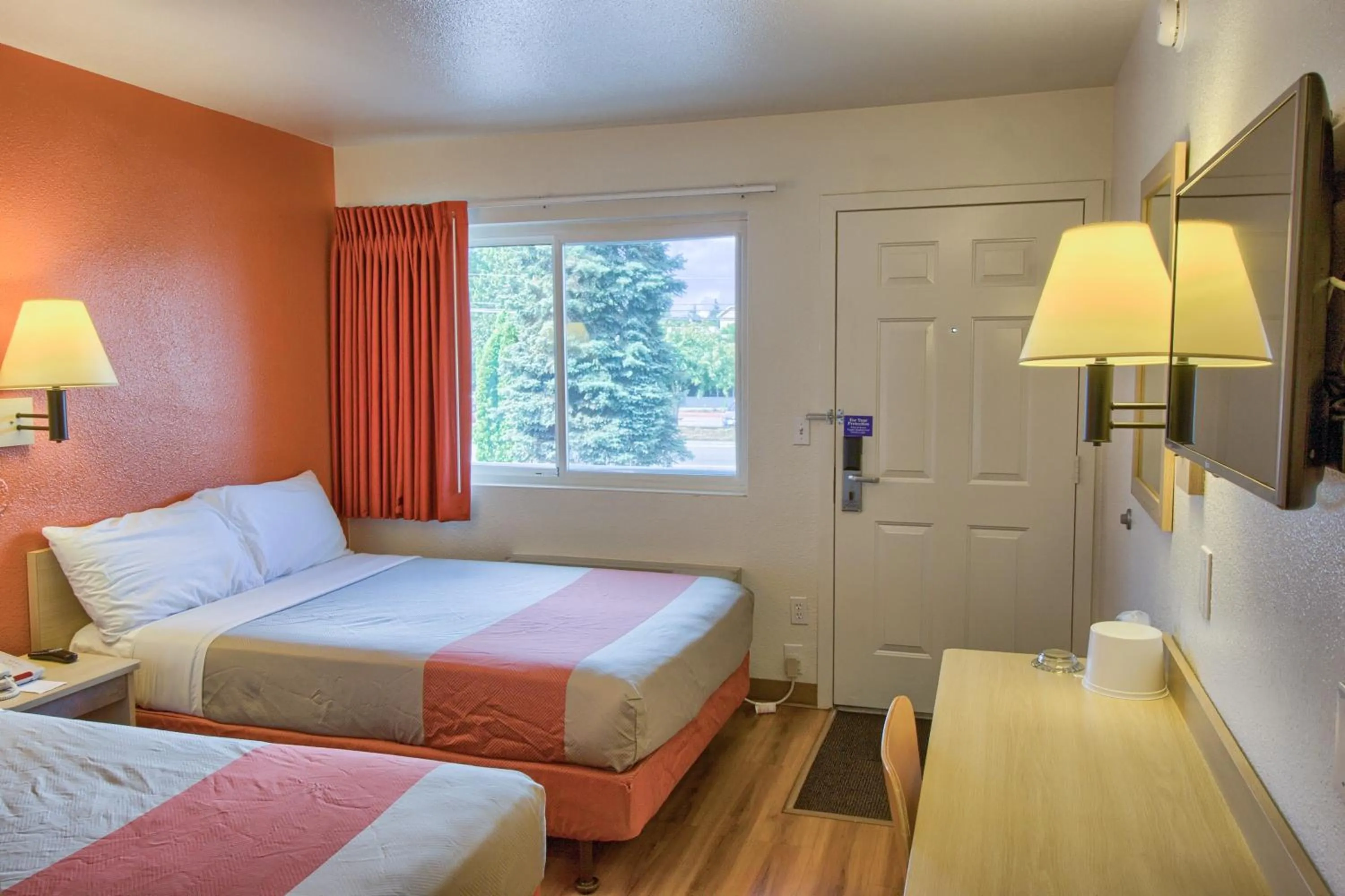 Bedroom, Bed in Motel 6-Everett, WA - North