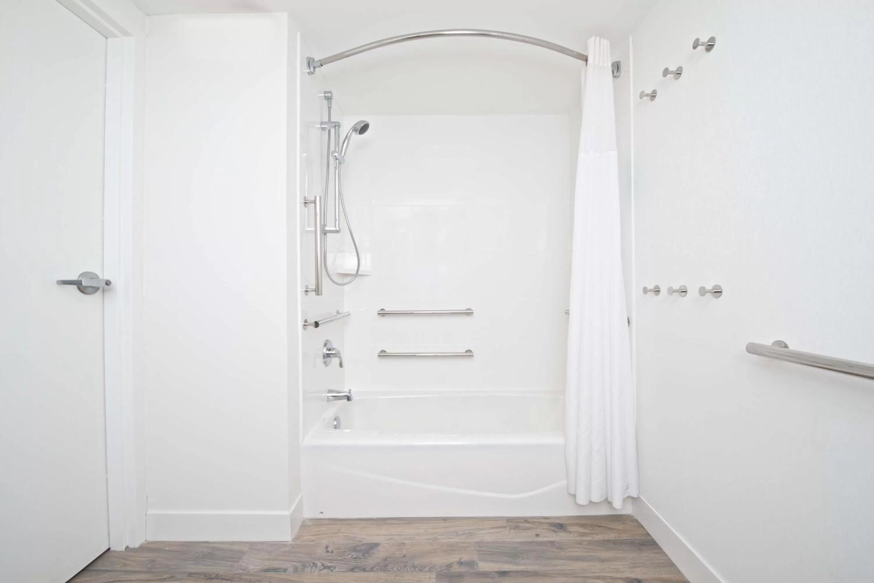 Bathroom in Hampton Inn & Suites N Ft Worth-Alliance Airport