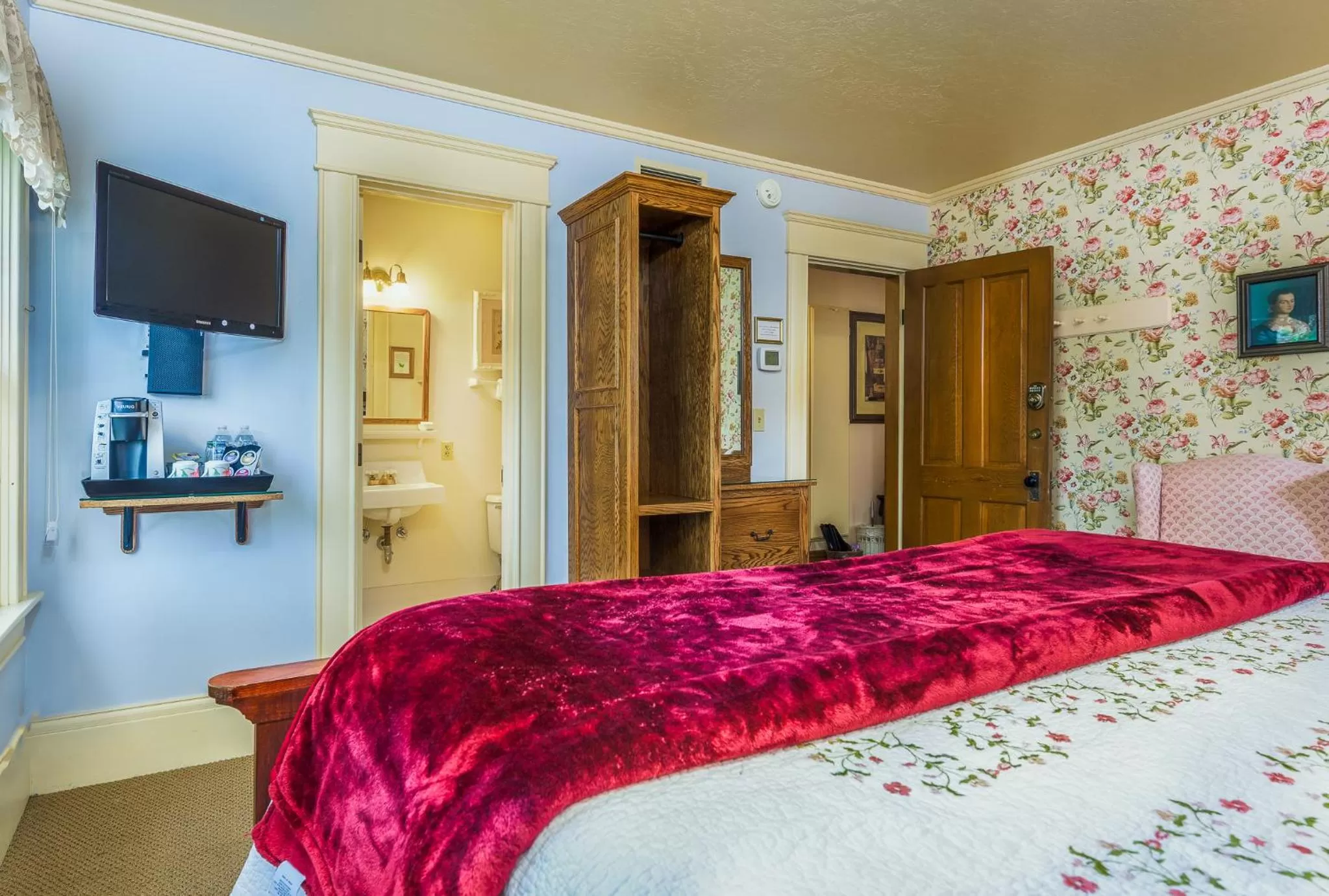 TV and multimedia, Bed in Abigail's Bed and Breakfast Inn