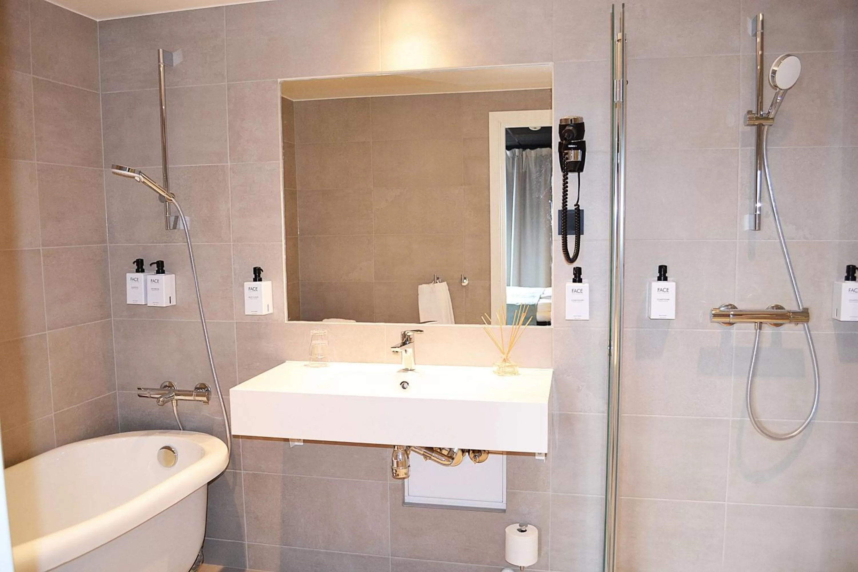 Bathroom in Thon Partner Hotel Central