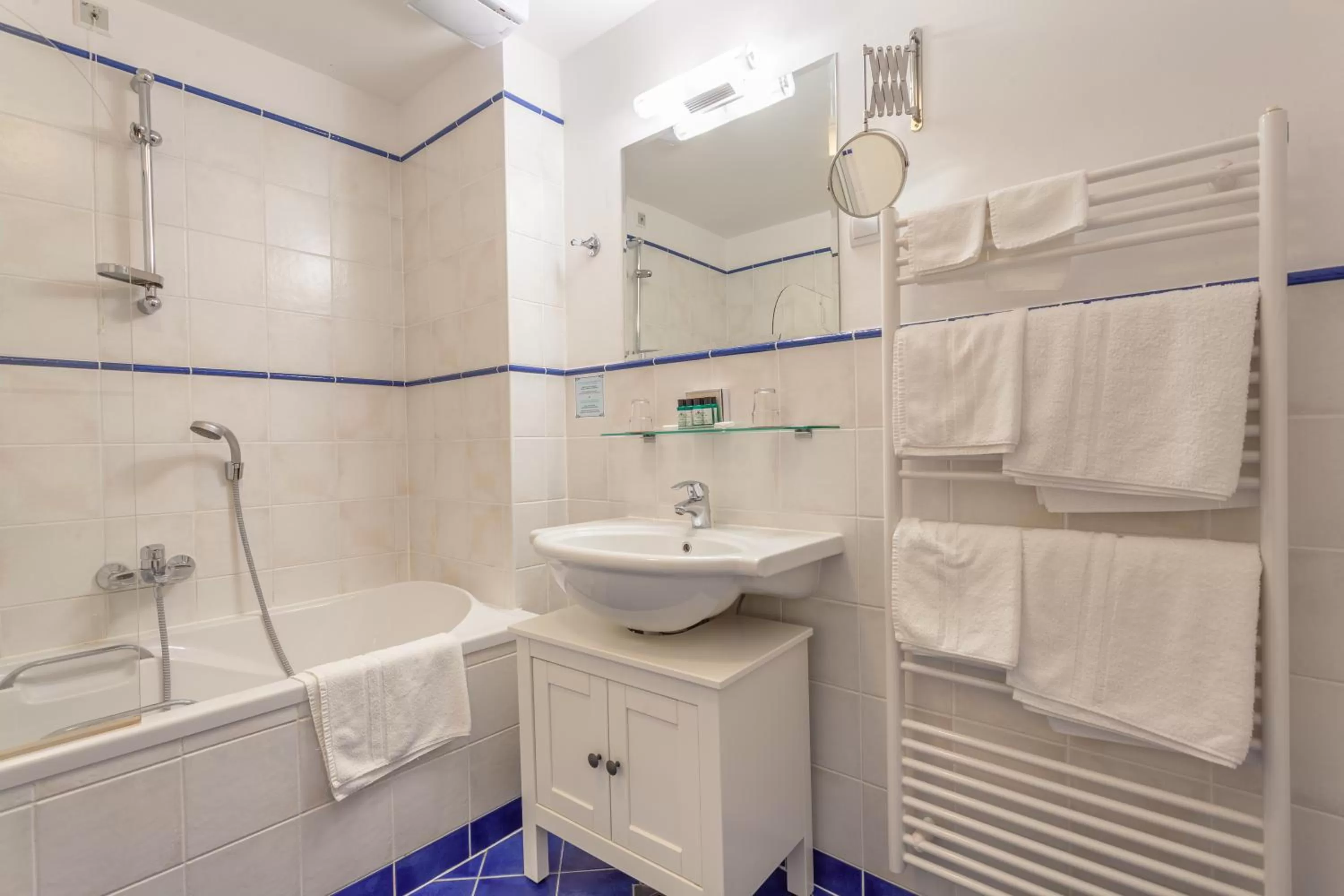 Bathroom in Hotel Triglav