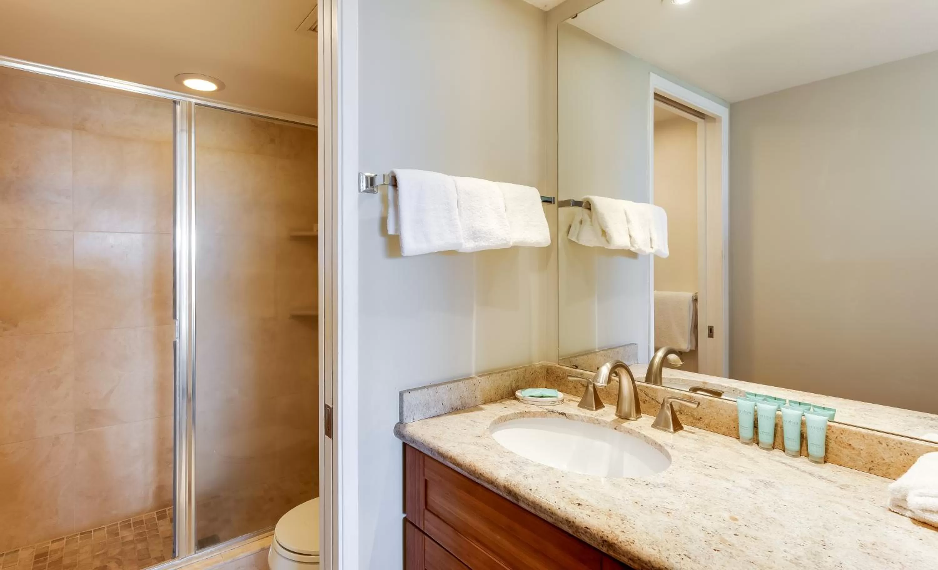 Bathroom in Castle Maui Banyan