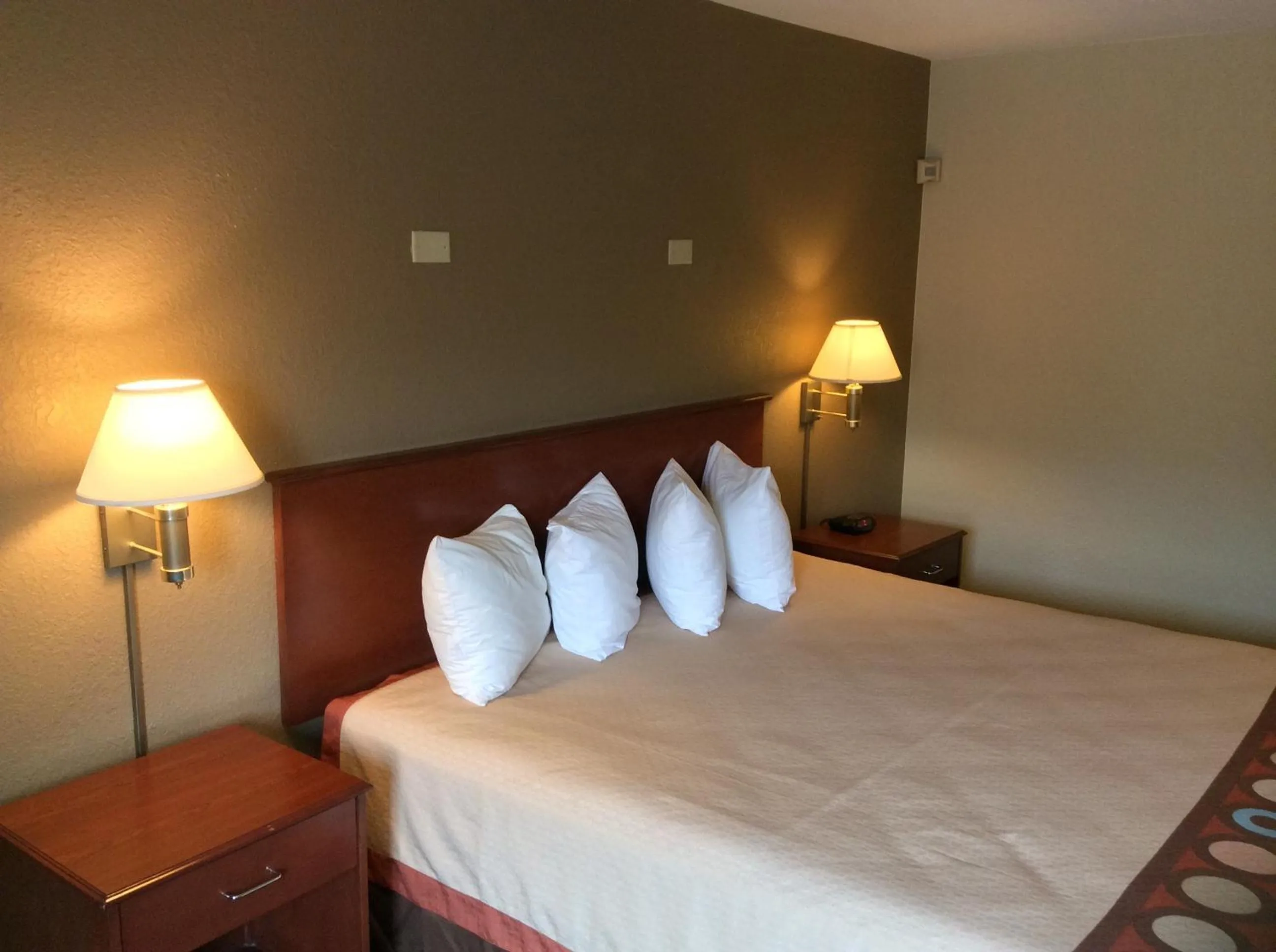 Bed in Super 8 by Wyndham Marshalltown