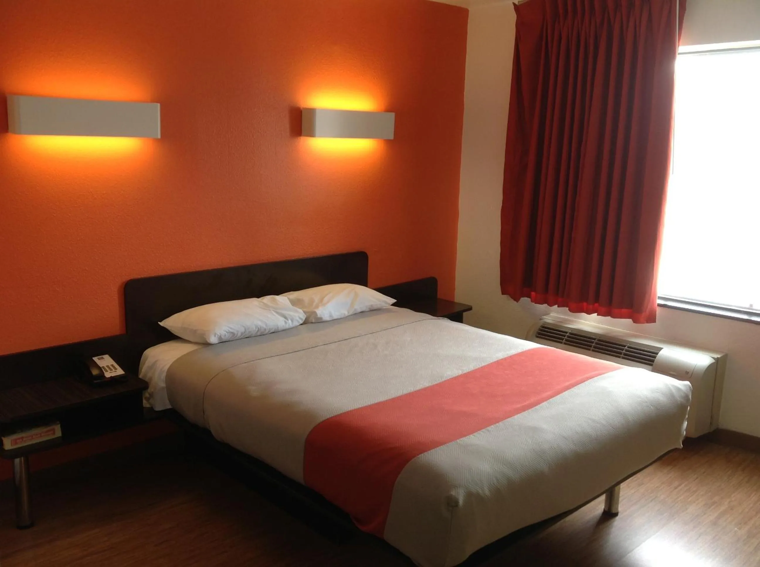 Bed in Motel 6-Dallas, TX - Northeast