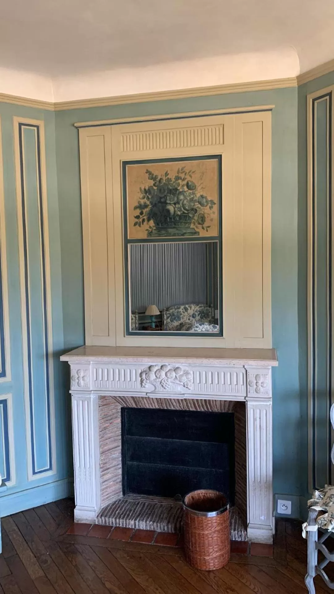 Decorative detail in Le Manoir de Beaumarchais