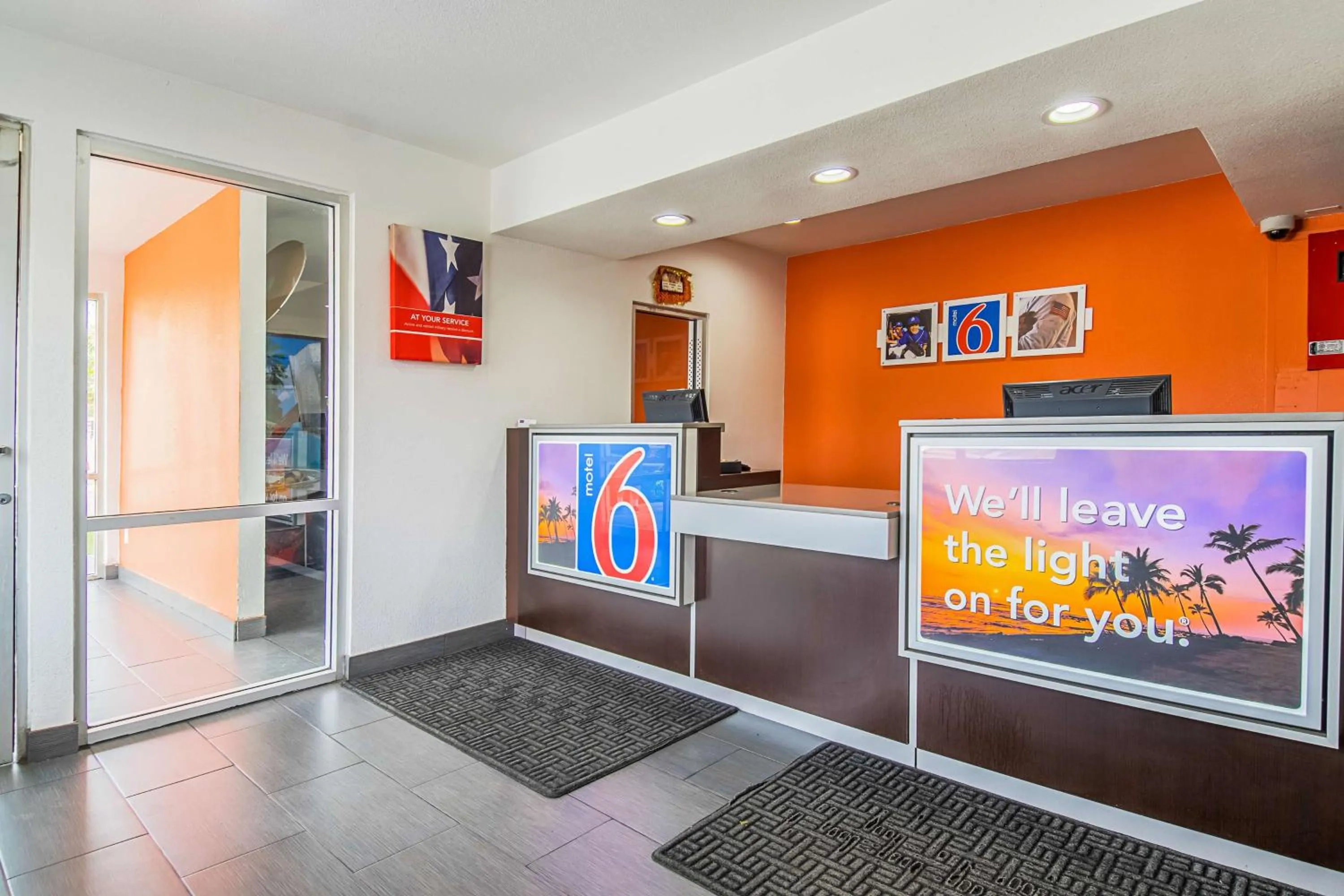 Lobby or reception in Motel 6-Bakersfield, CA - Airport