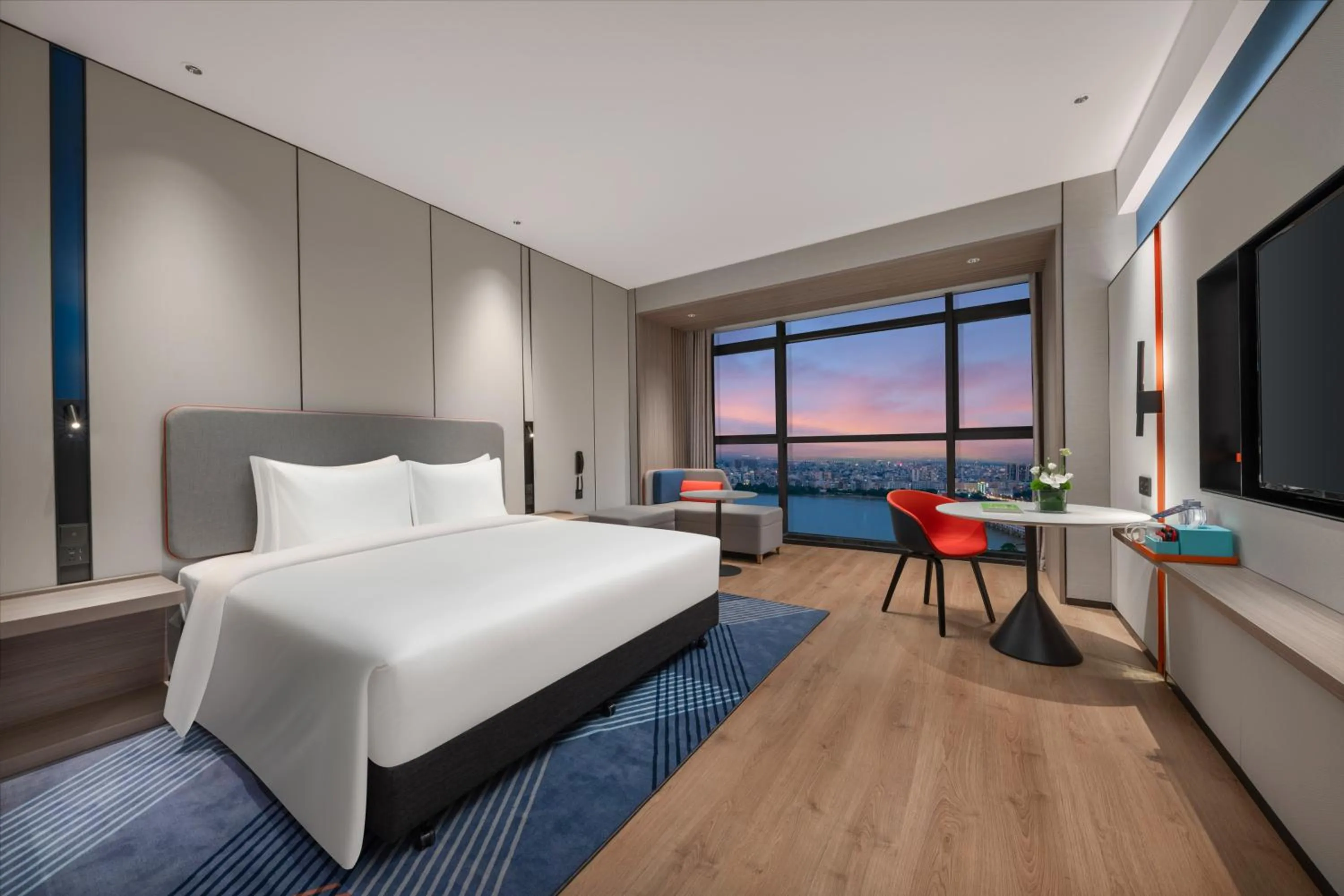 View (from property/room), Bed in Holiday Inn Express Shantou Chenghai