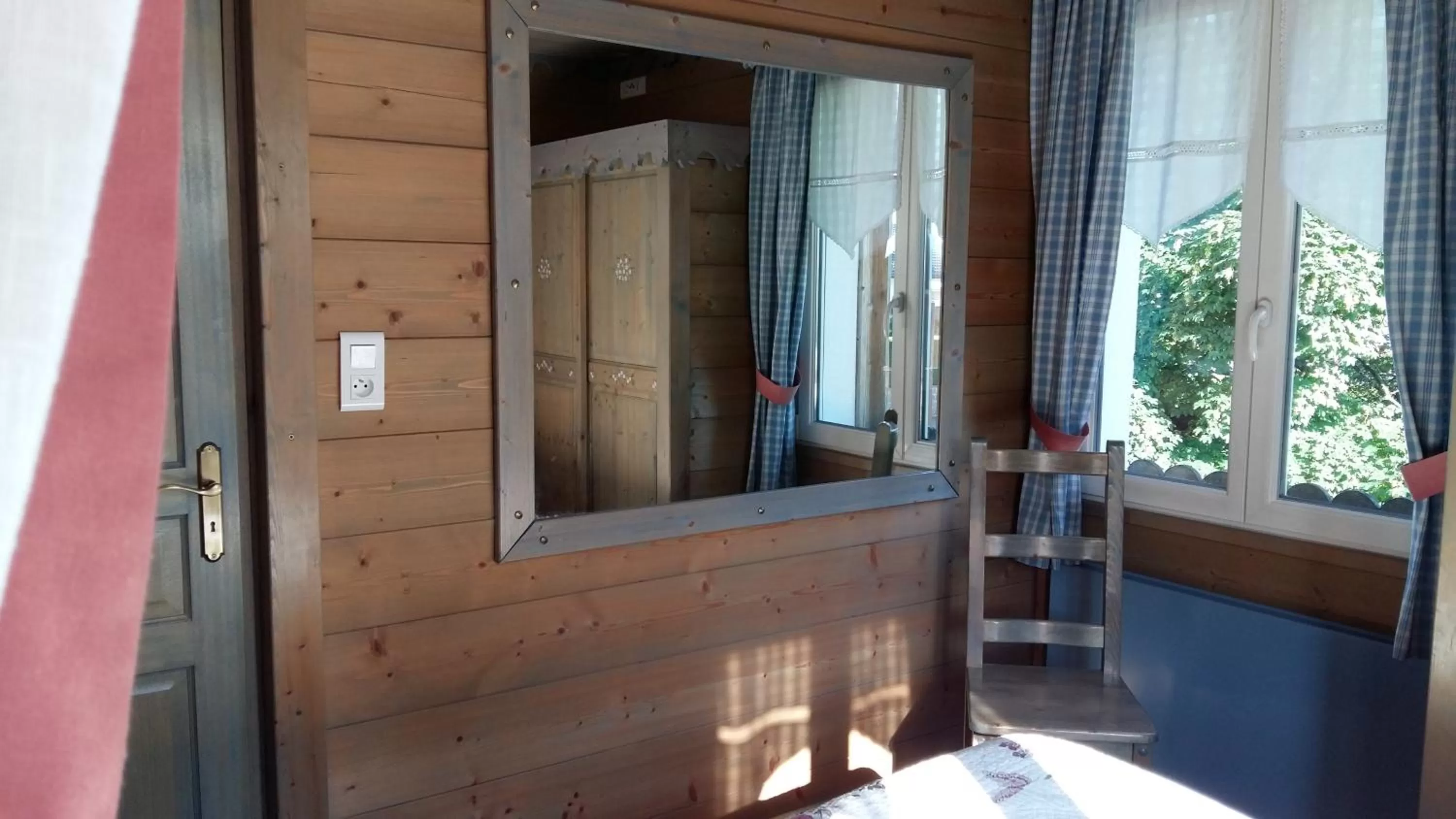 Decorative detail in Les Loges Du Parc