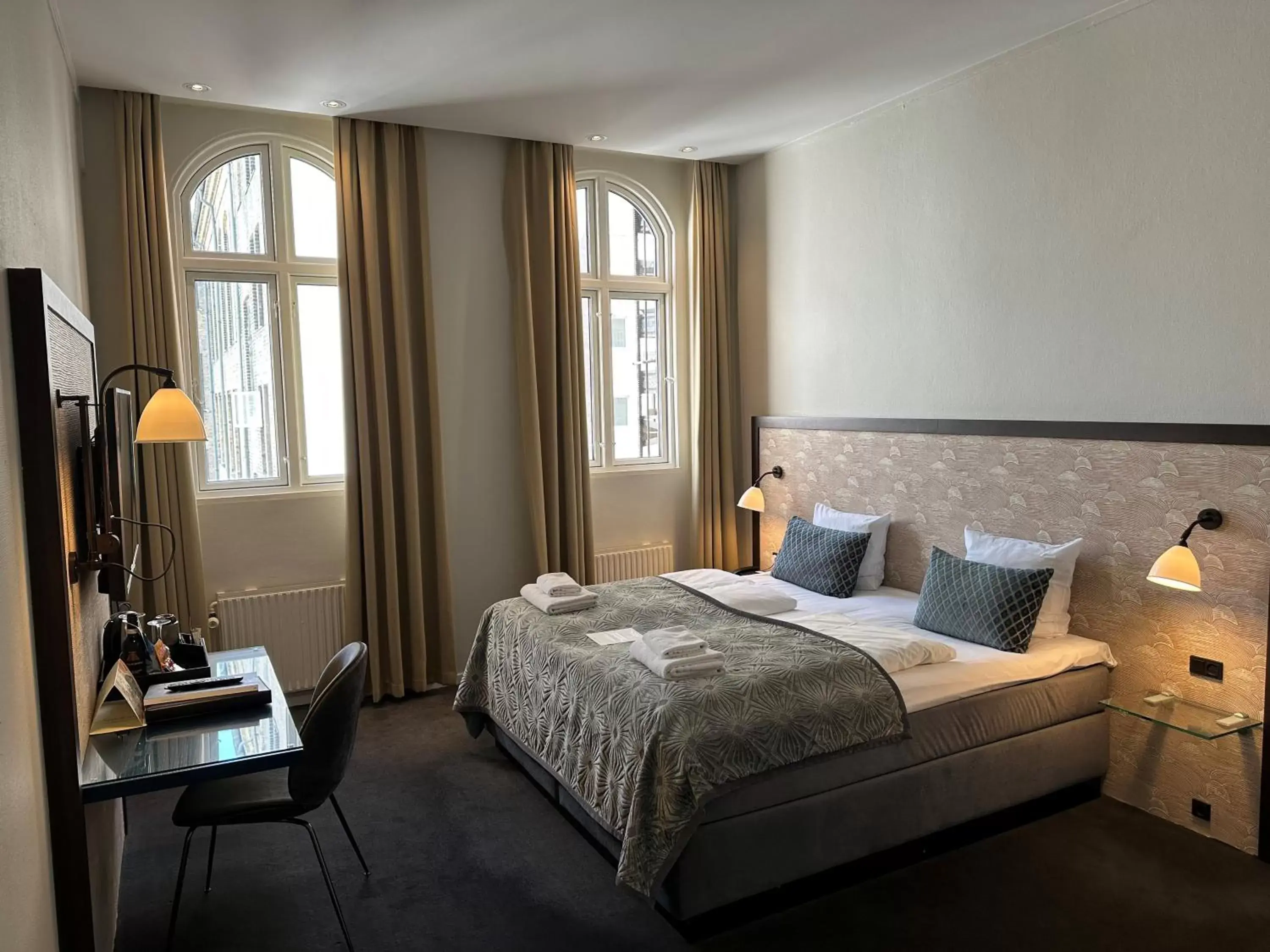 Triple Room in Ascot Hotel Triple Room in Ascot Hotel