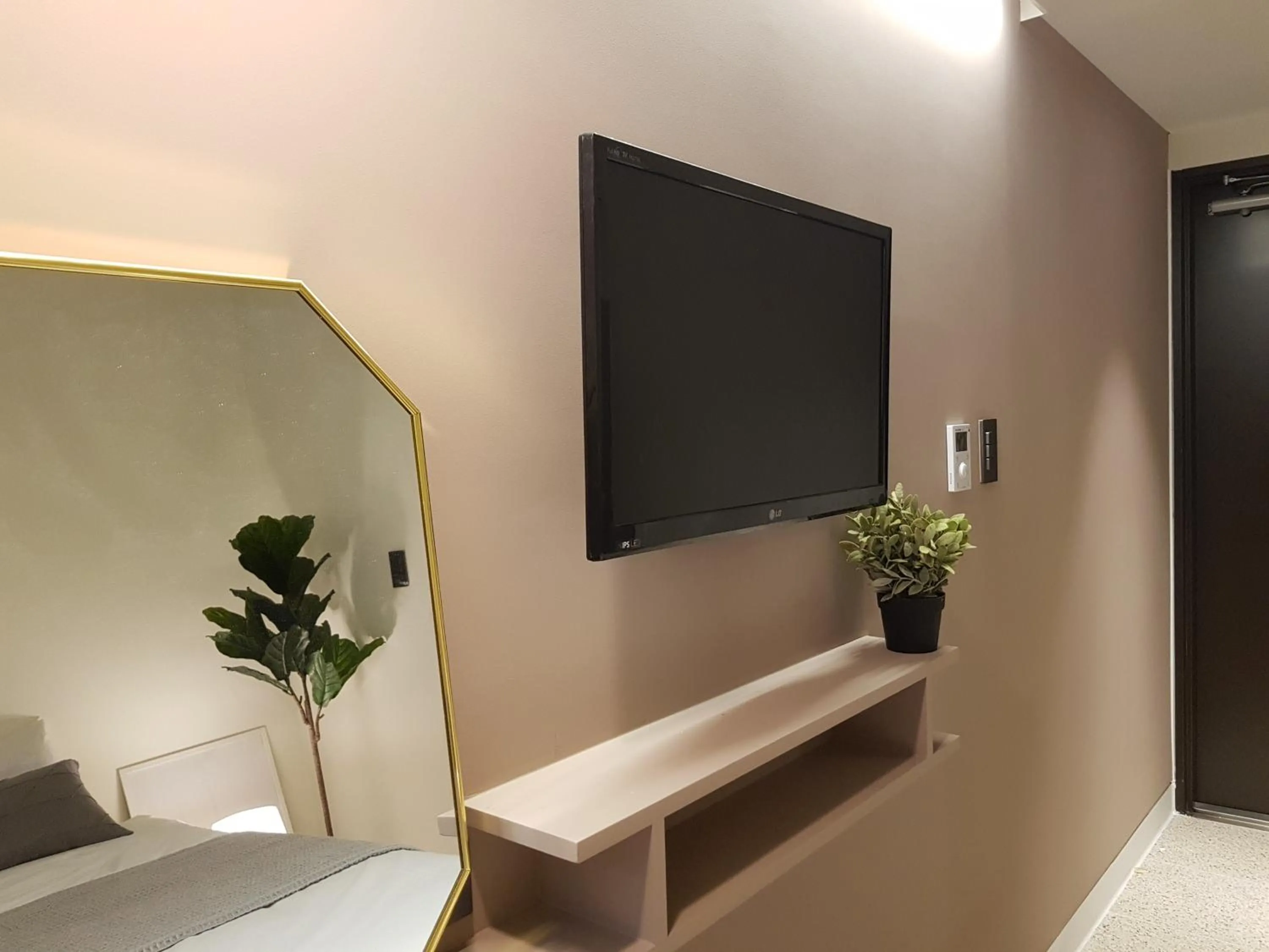 TV and multimedia in DW STAY HONGDAE