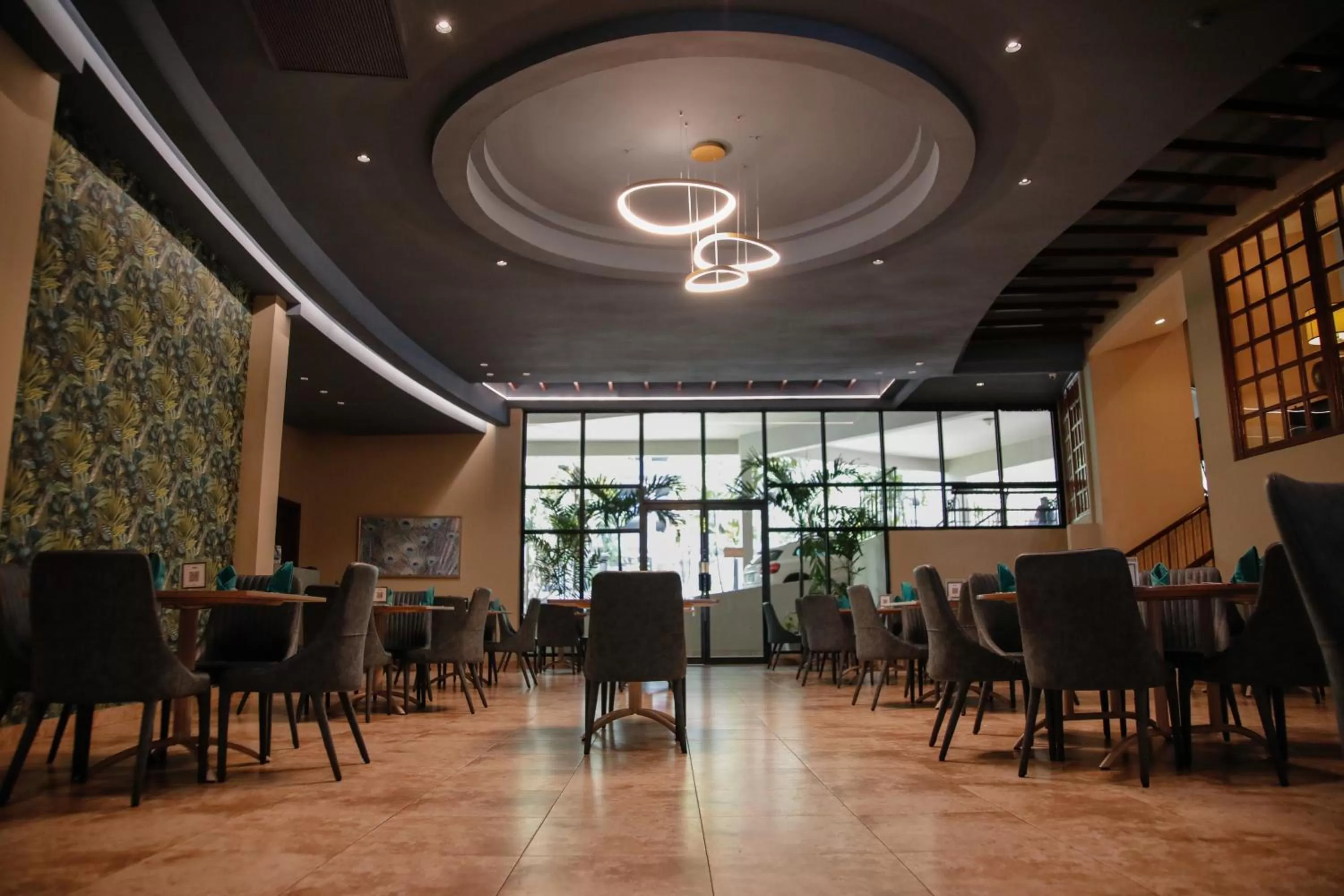 Restaurant/places to eat in Plaza Paitilla Inn