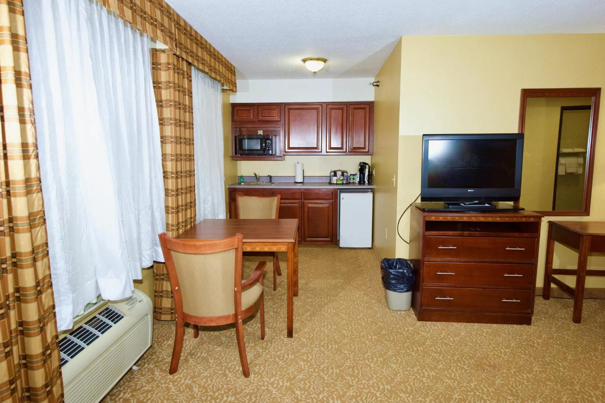 Photo of the whole room in Holiday Inn Express Hotel & Suites Fenton/I-44 by IHG