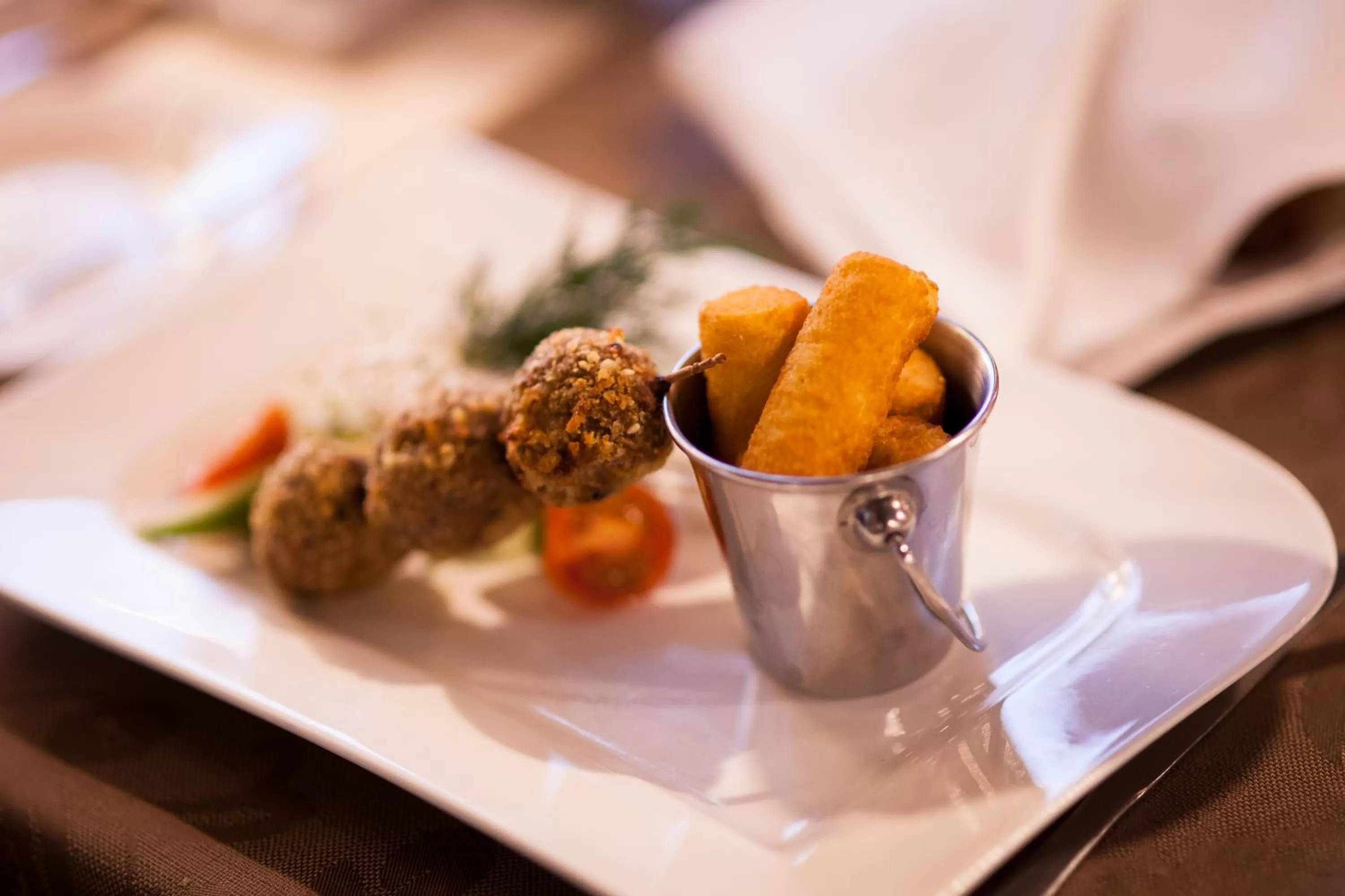 Restaurant/places to eat, Food in Pesa Hotel