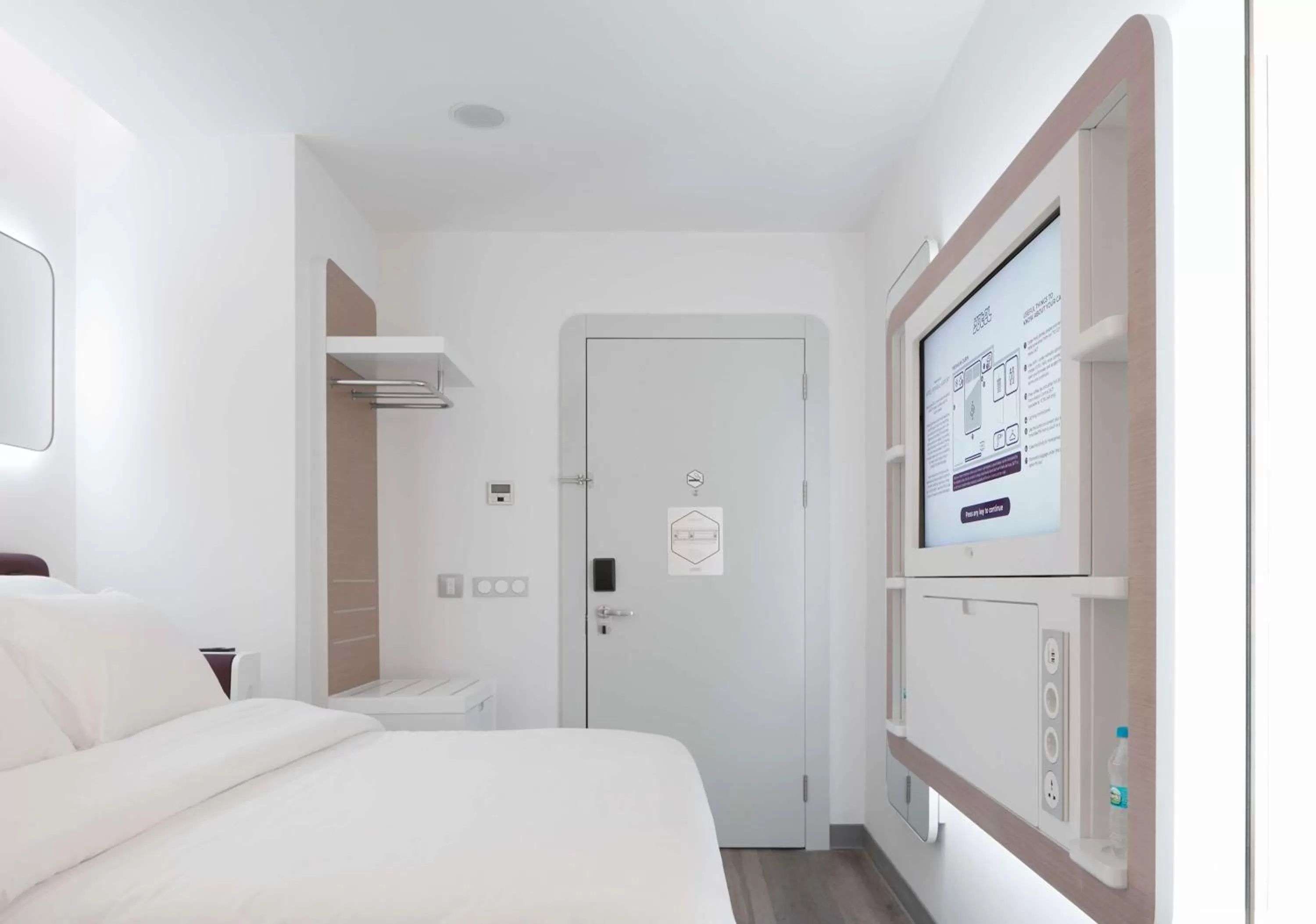 TV and multimedia, Bed in YOTEL Istanbul Airport, City Entrance