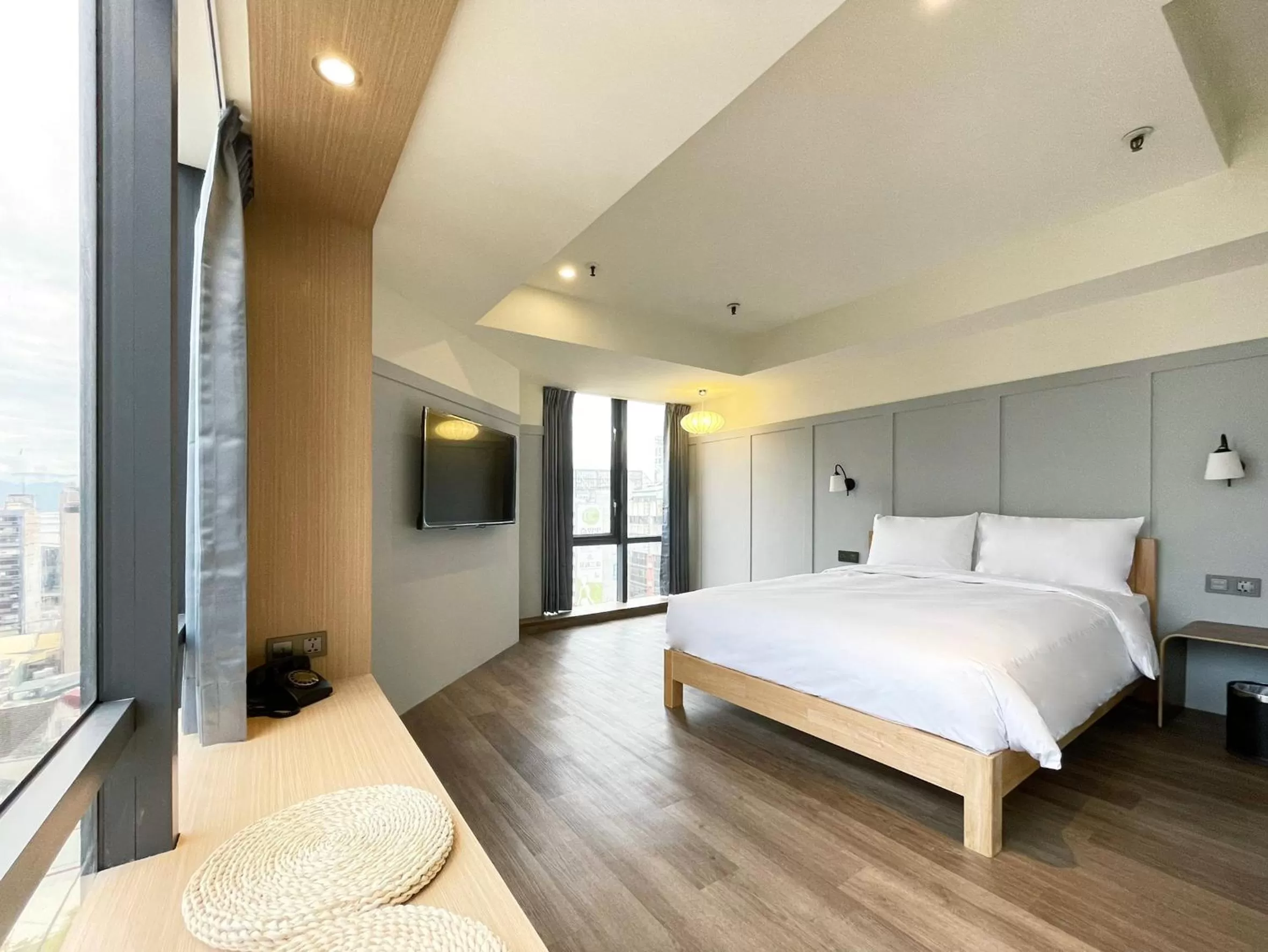 Property building, Bed in Green Hotel - Midori