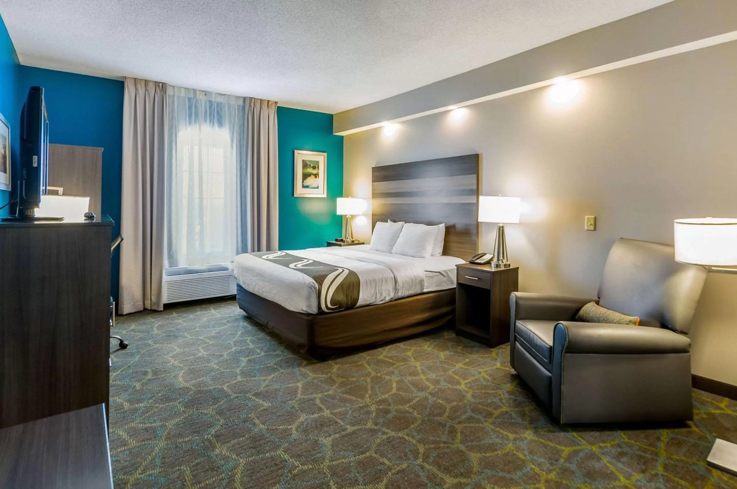 Photo of the whole room, Bed in Quality Inn Harrisonburg I-81