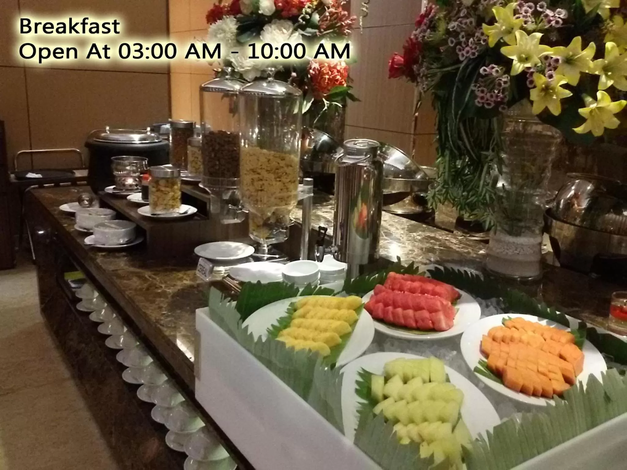 Restaurant/places to eat in Orchardz Hotel Bandara