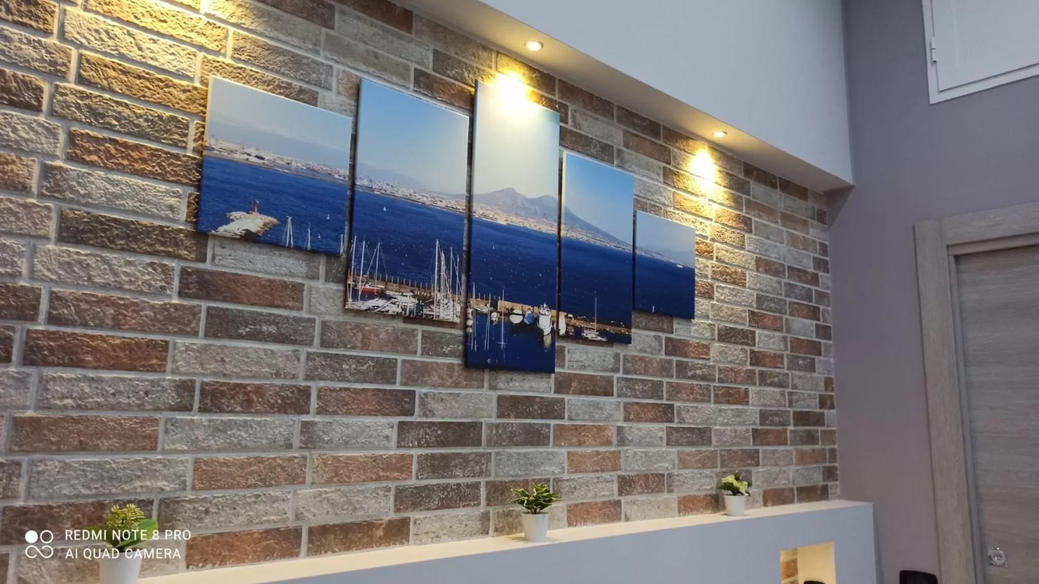 Photo of the whole room in May Dream