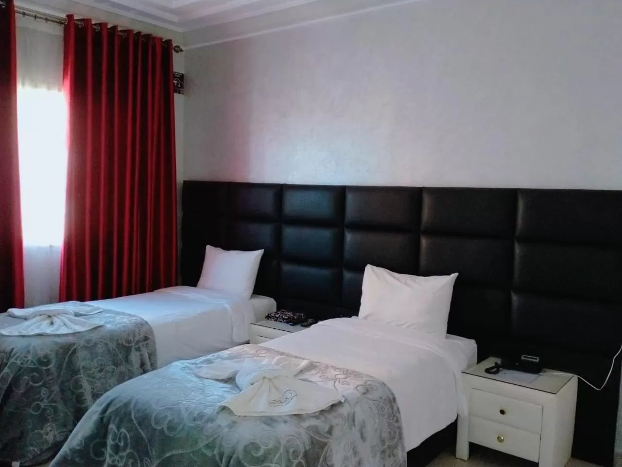 Bed in Hôtel Hadaik Ain Asserdoune