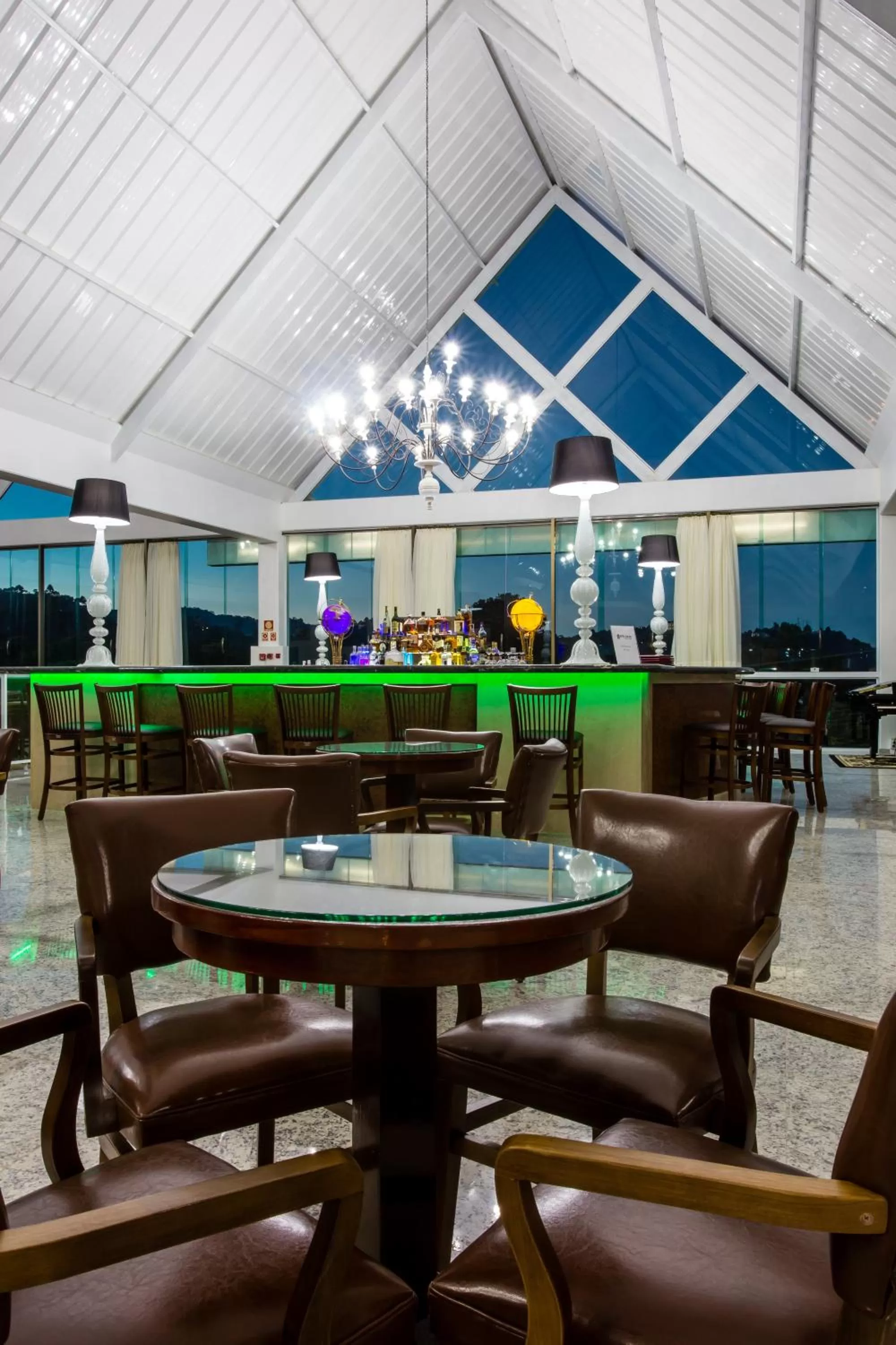 Lounge or bar in Hotel Dan Inn Campos do Jordão