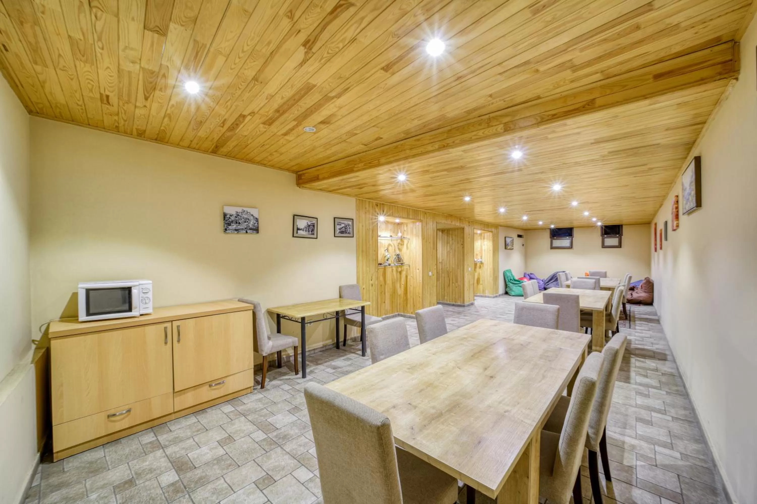 Kitchen or kitchenette, Restaurant/Places to Eat in Nine Hotel