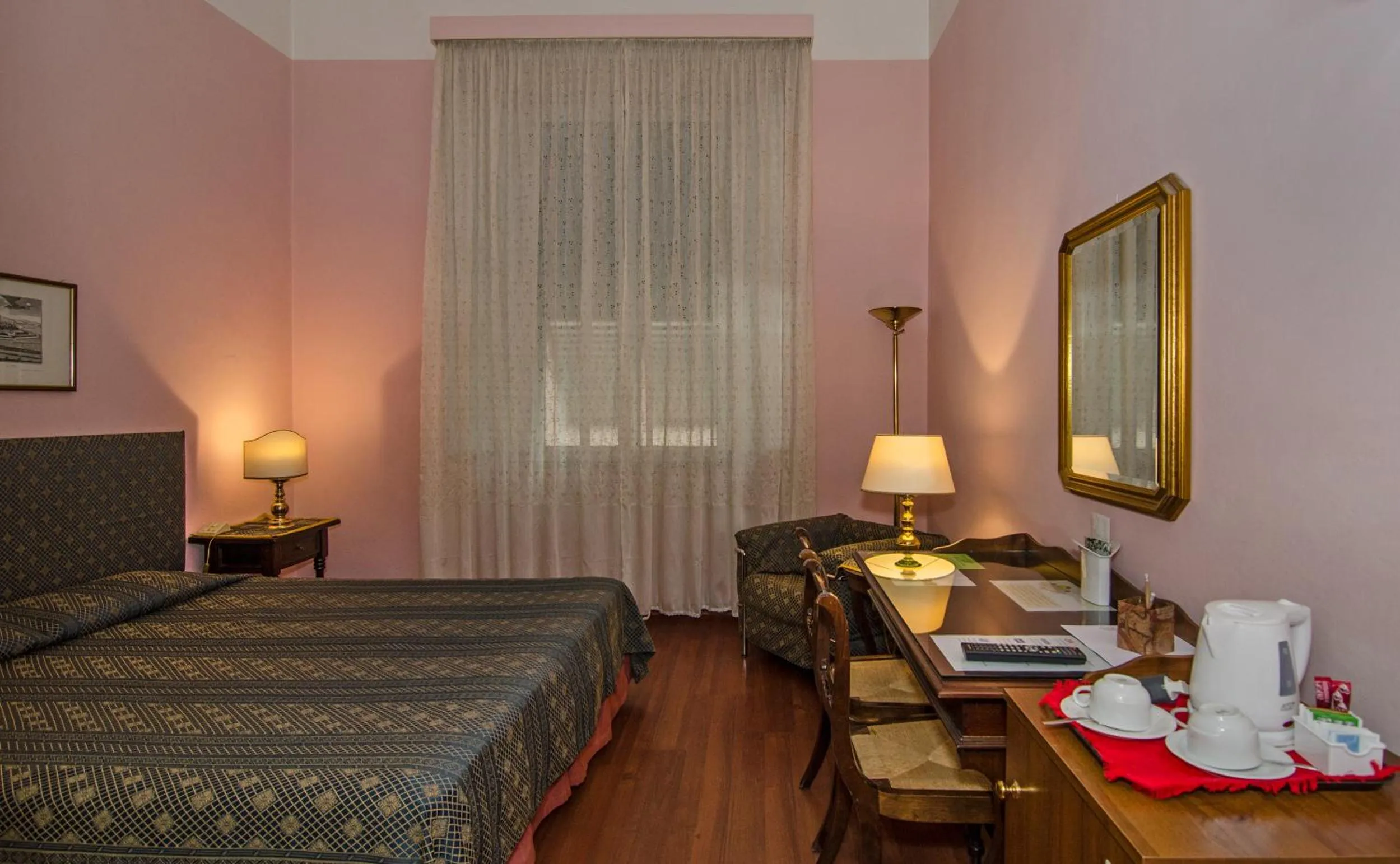 TV and multimedia, Bed in Hotel Rex