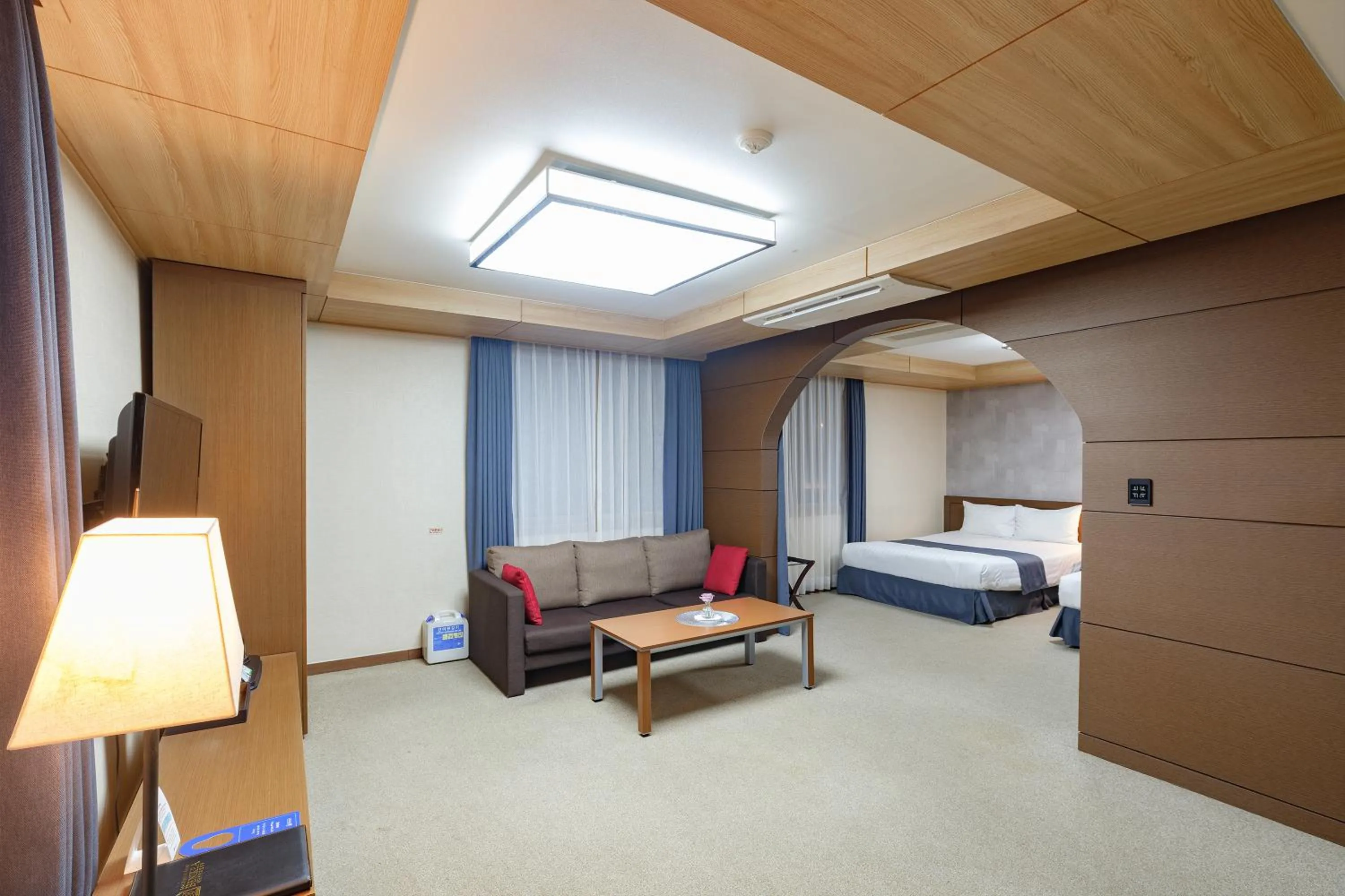 Photo of the whole room, Bed in Benikea Hotel Jeju