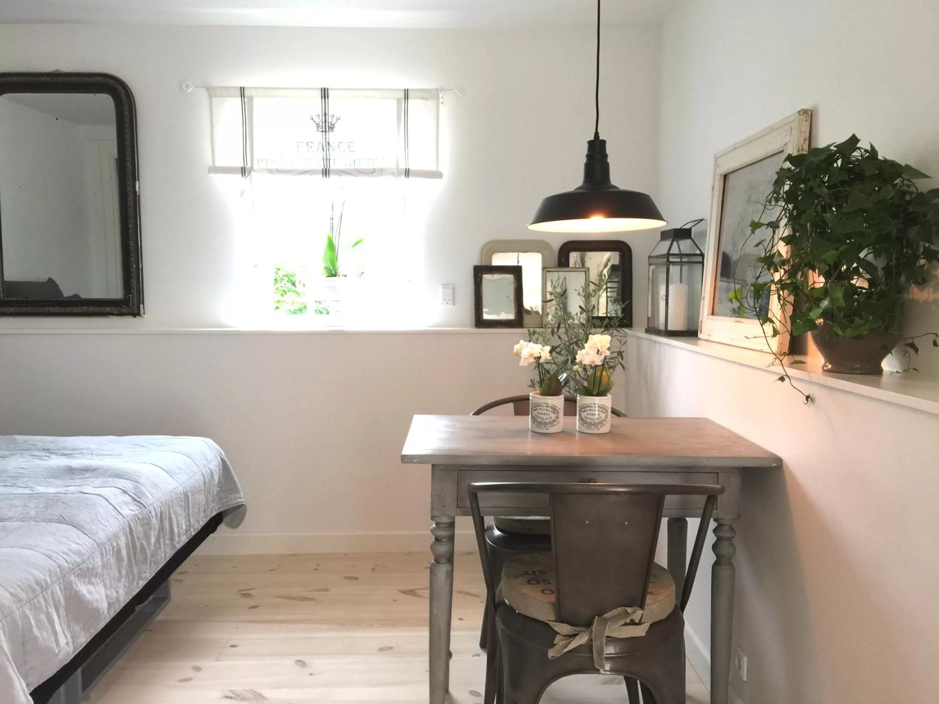 Dining area, Bed in Dragondrum Bed & Breakfast