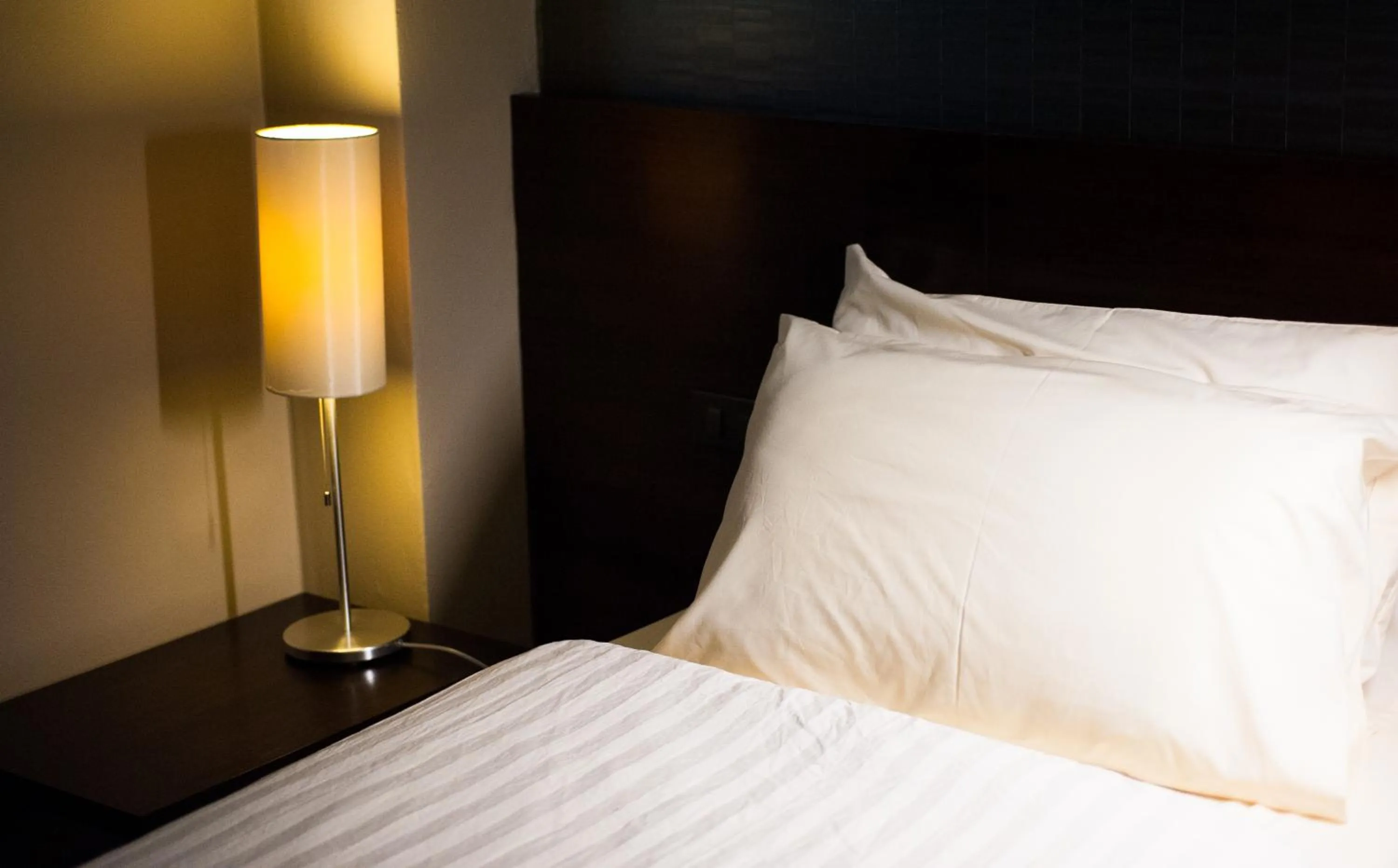 Bedroom, Bed in Baansilom Soi 3