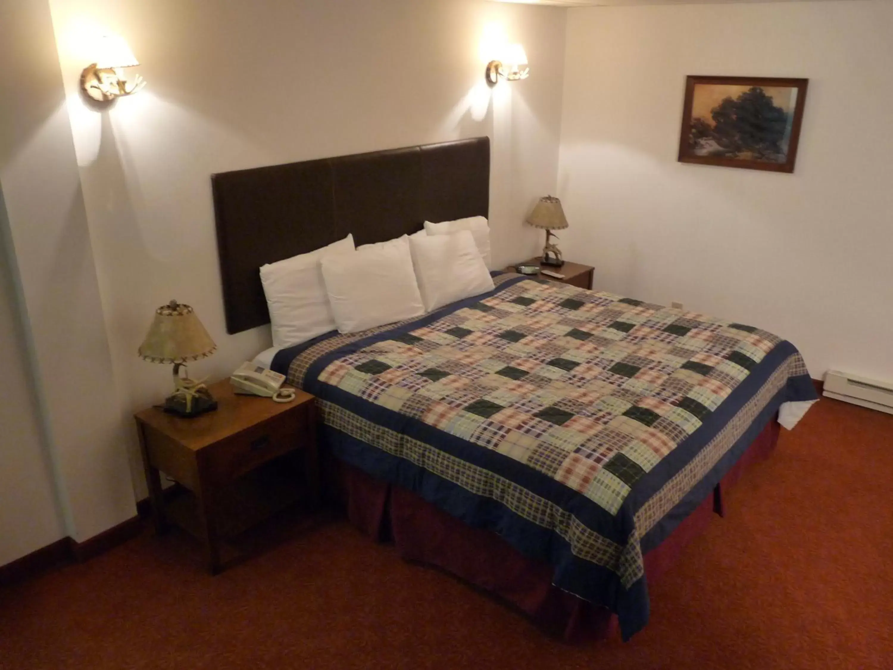 King Room - single occupancy in RiverBank Lodge King Room - single occupancy in RiverBank Lodge