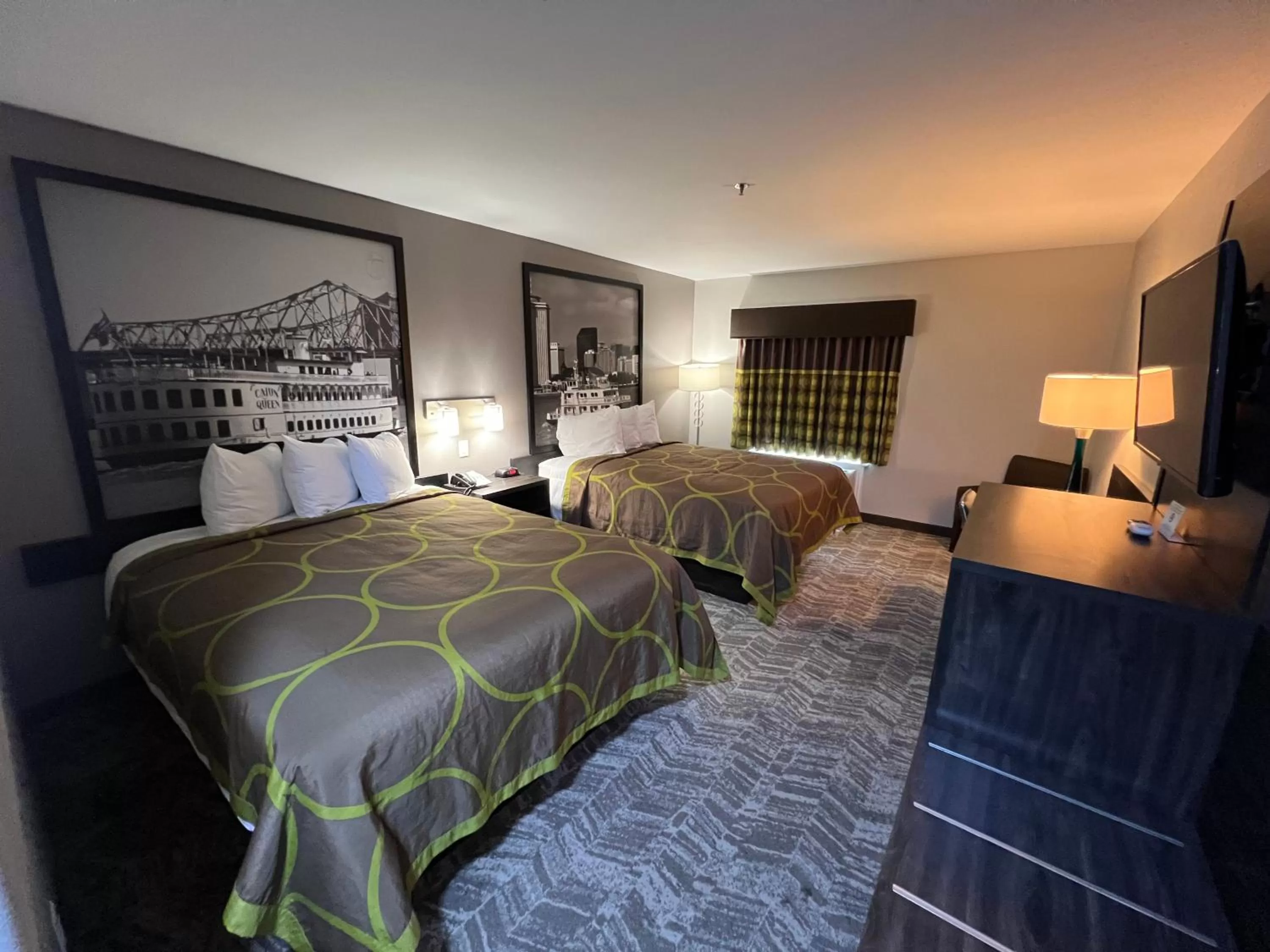 Photo of the whole room, Bed in Super 8 by Wyndham Lake Charles/Sulphur