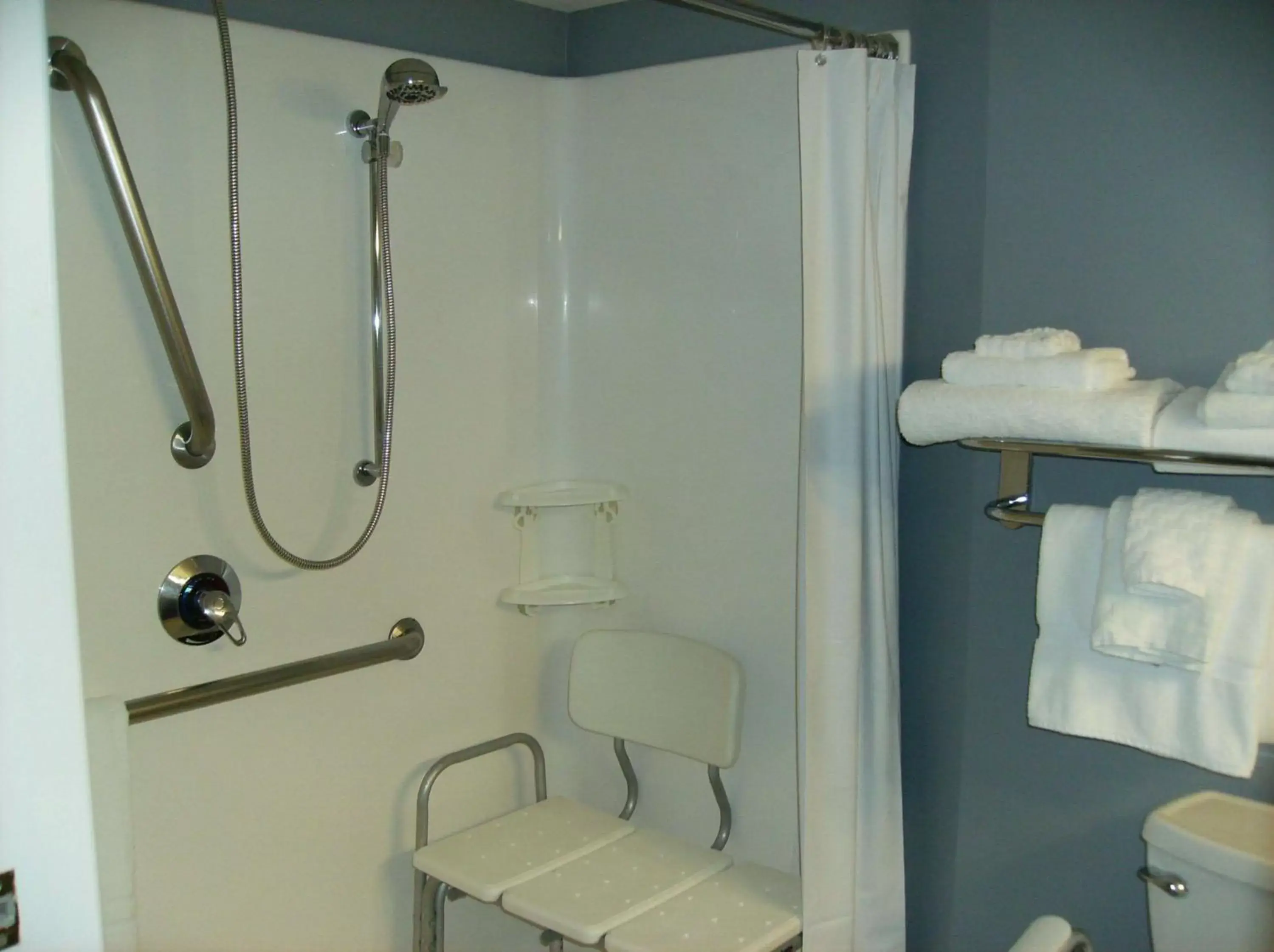 King Room with Roll In Shower - Mobility Access/Non-Smoking in Best Western Plus Bradford Inn King Room with Roll In Shower - Mobility Access/Non-Smoking in Best Western Plus Bradford Inn