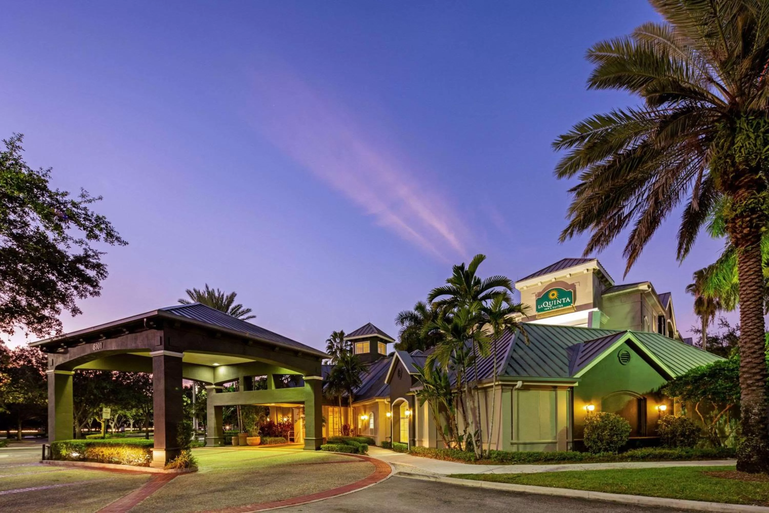 Property building in La Quinta by Wyndham Ft. Lauderdale Plantation
