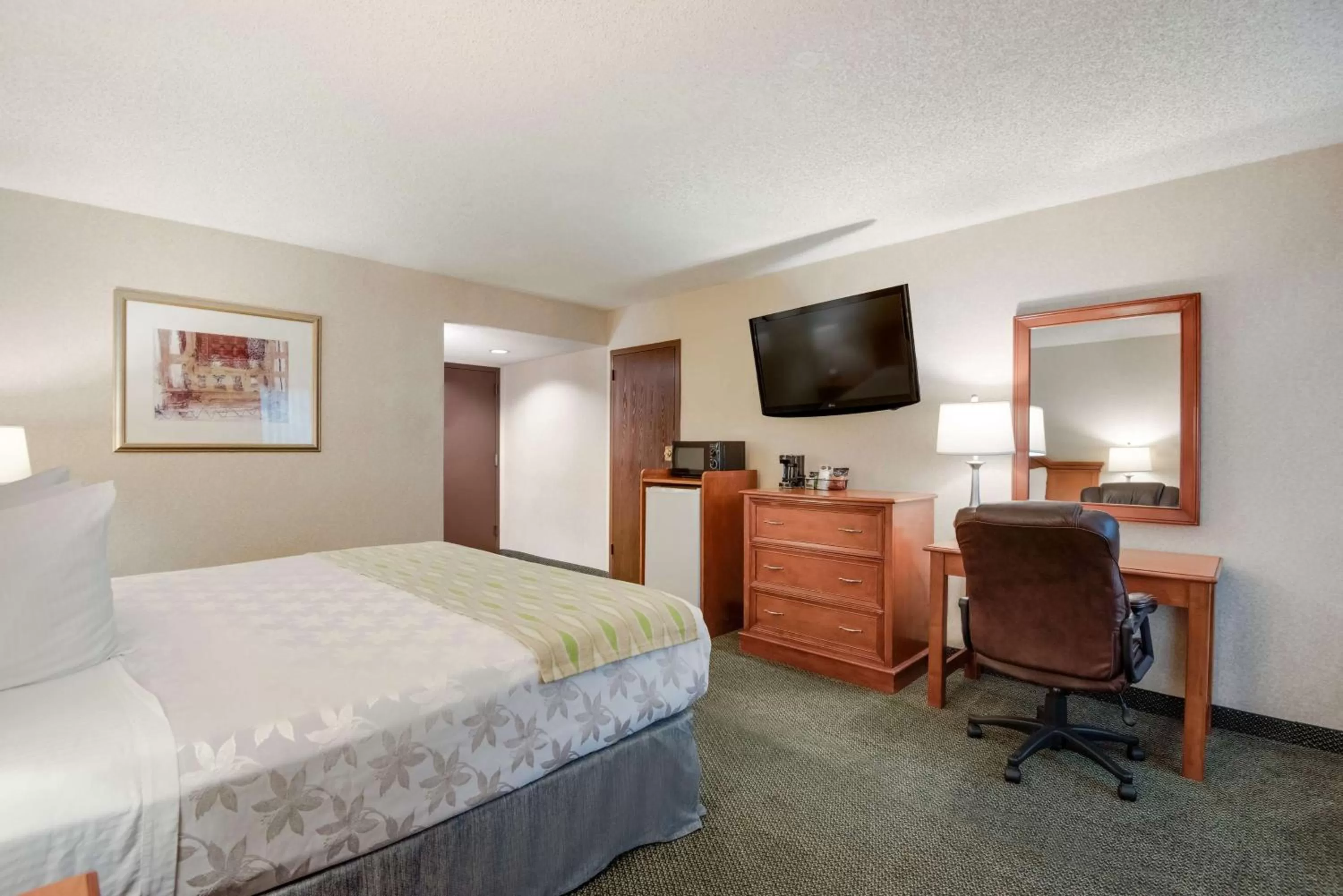 Bedroom, Bed in SureStay Plus Hotel by Best Western Reno Airport