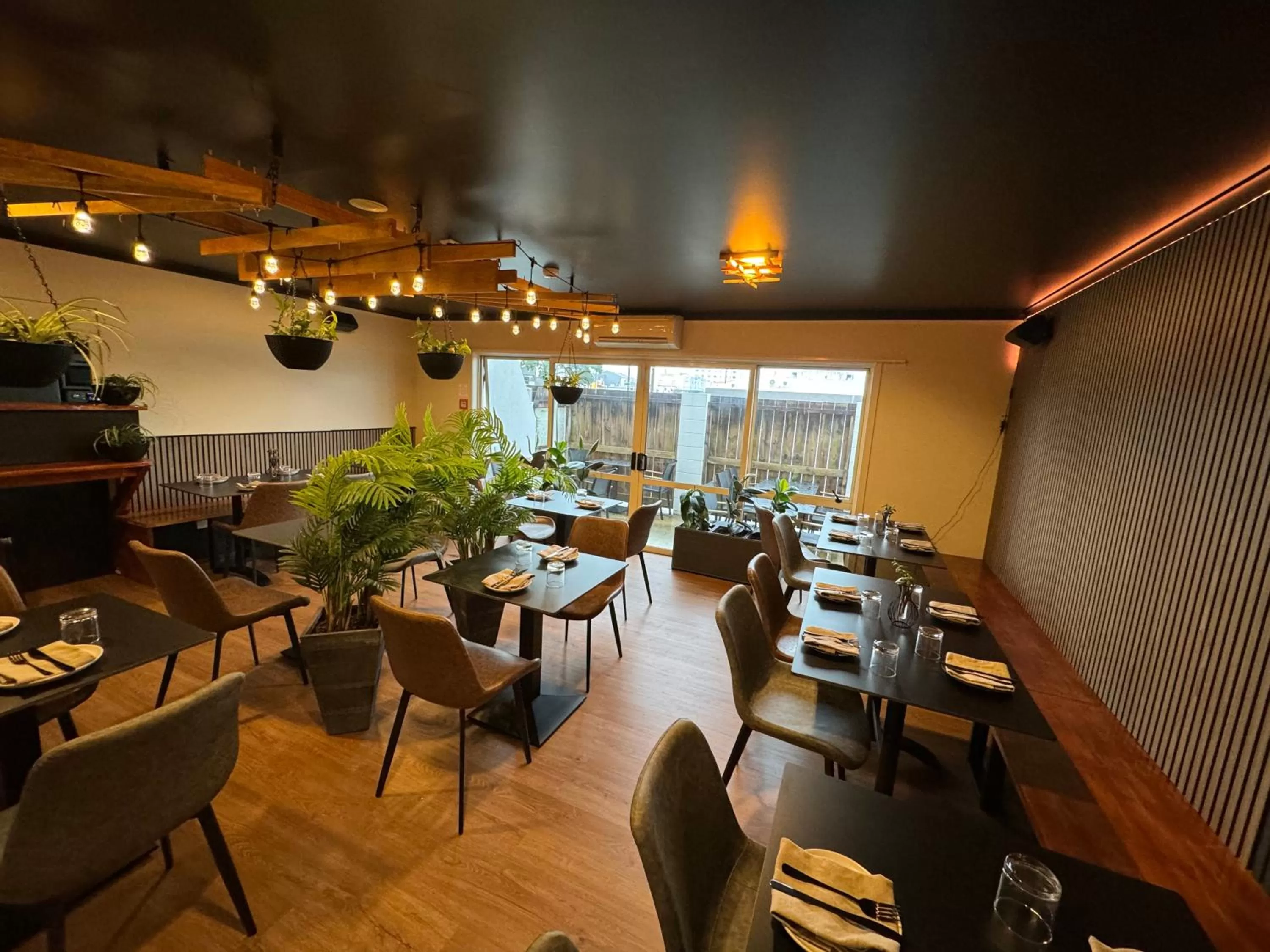 Restaurant/places to eat in B-Ks Premier Motel Palmerston North