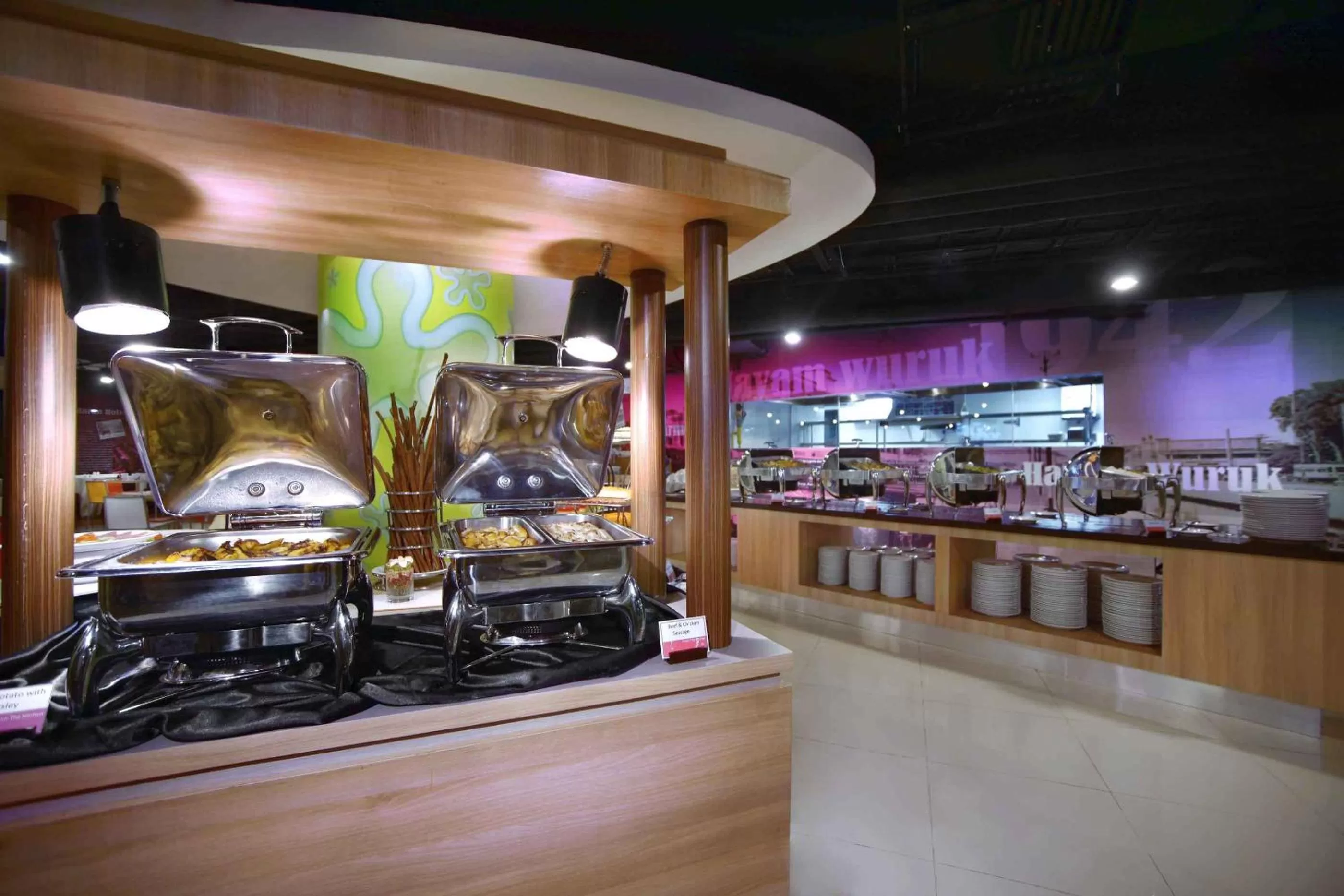 Restaurant/places to eat in favehotel PGC Cililitan