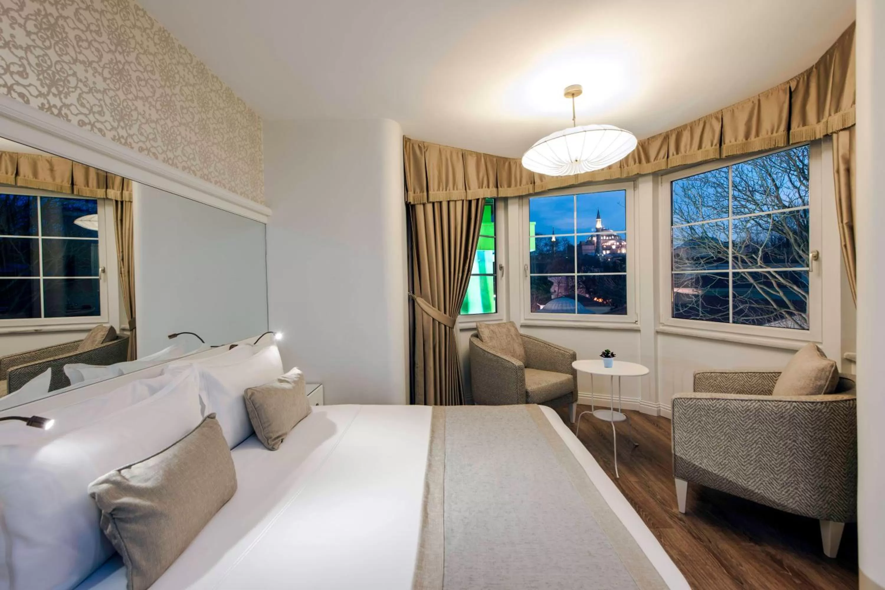 Bathroom, Bed in Hotel Yasmak Sultan