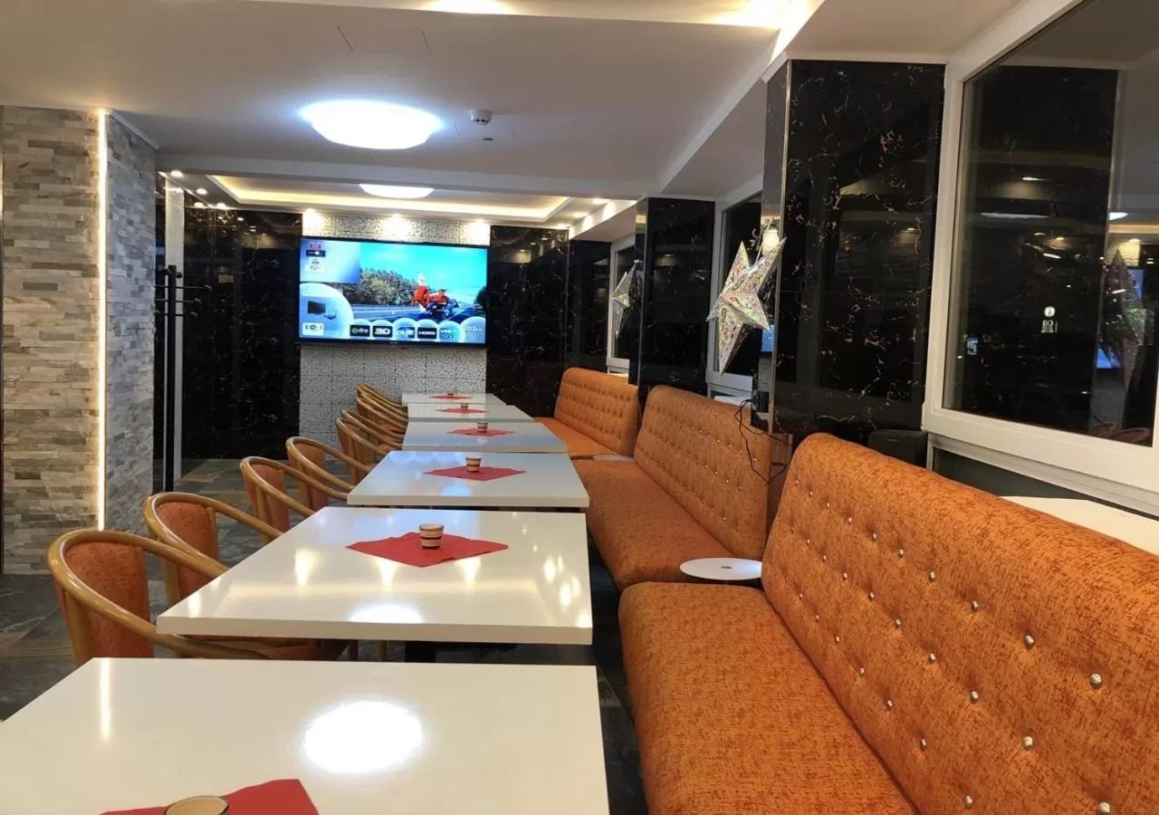 Restaurant/places to eat in Elbgalerie Hotel