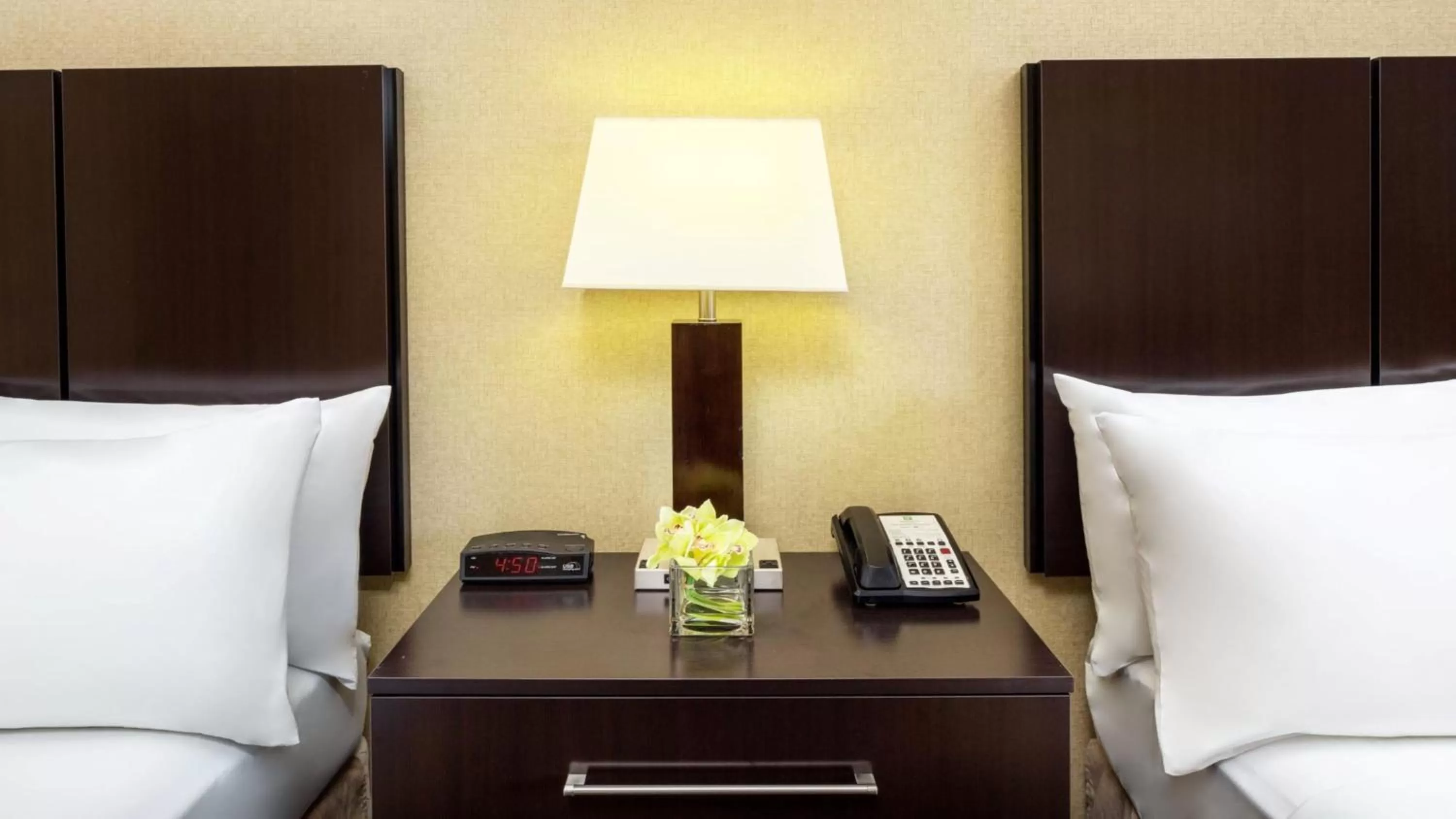 Photo of the whole room, Bed in Holiday Inn Phoenix/Chandler by IHG