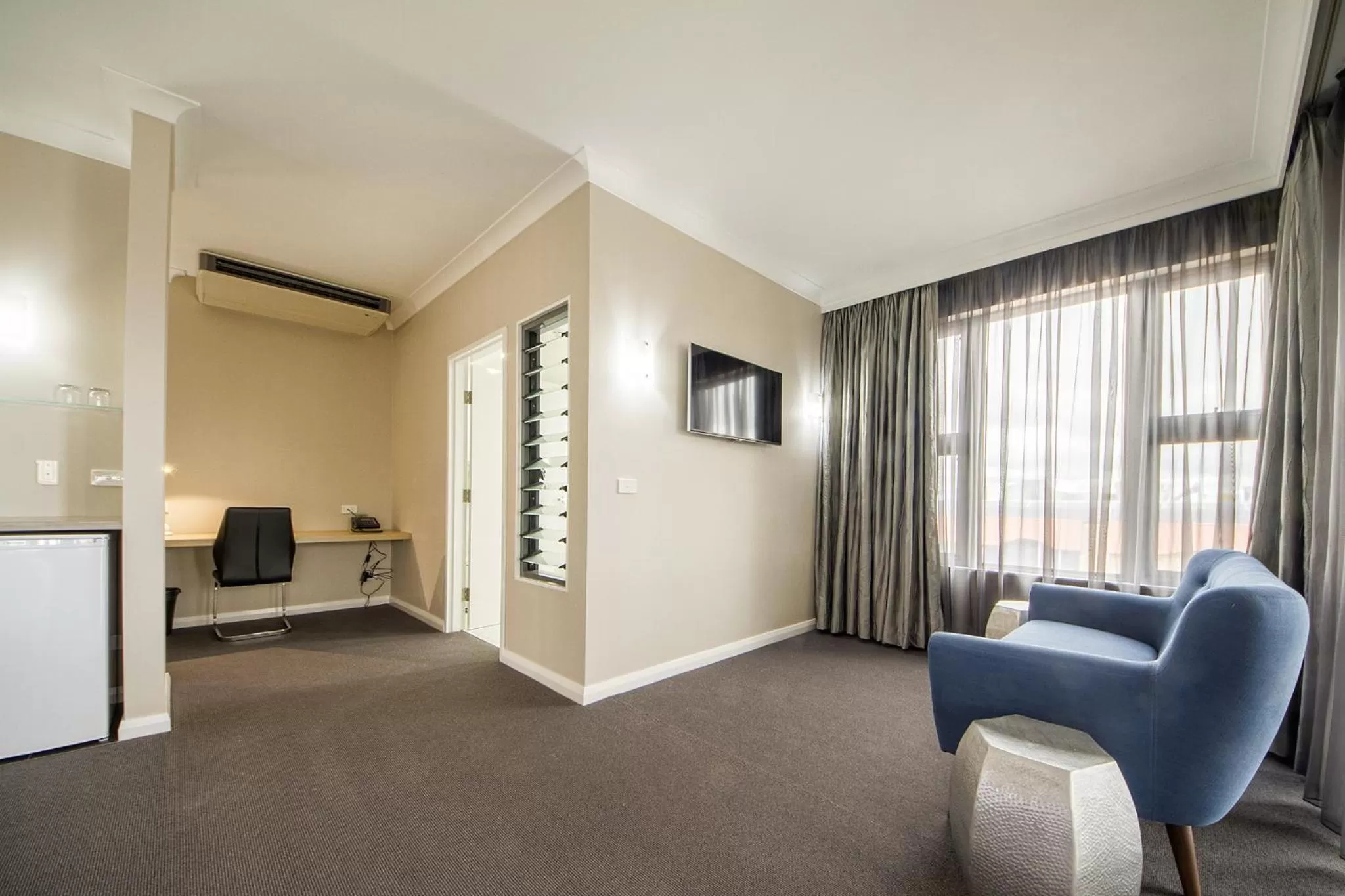 Day in Club Cowra Motel