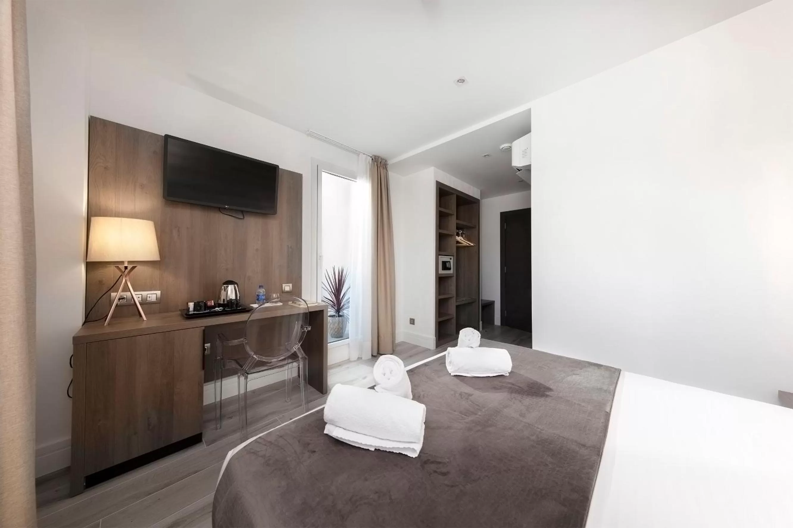 Photo of the whole room, Bed in Hotel Oasis