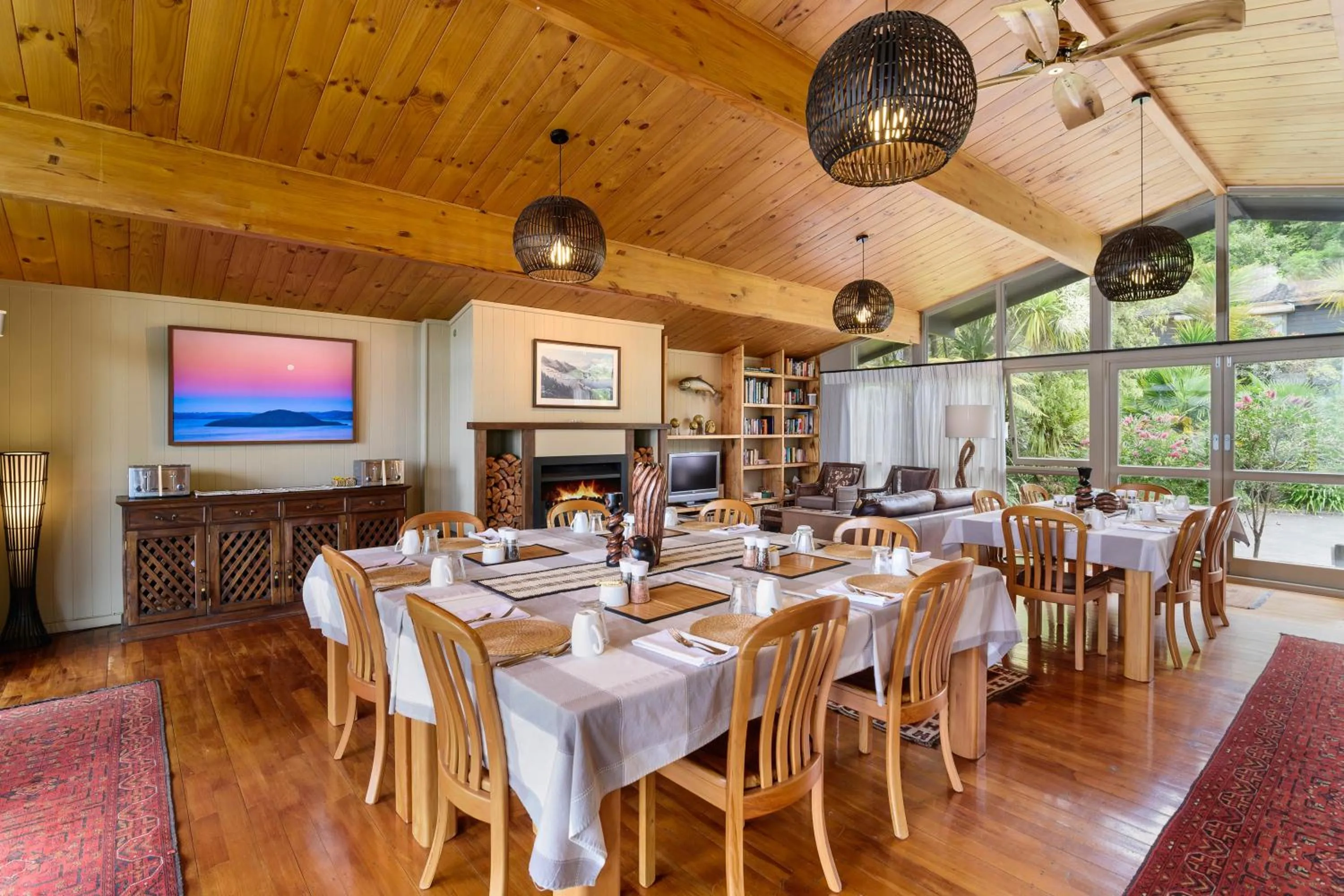 Restaurant/places to eat in Koura Lodge