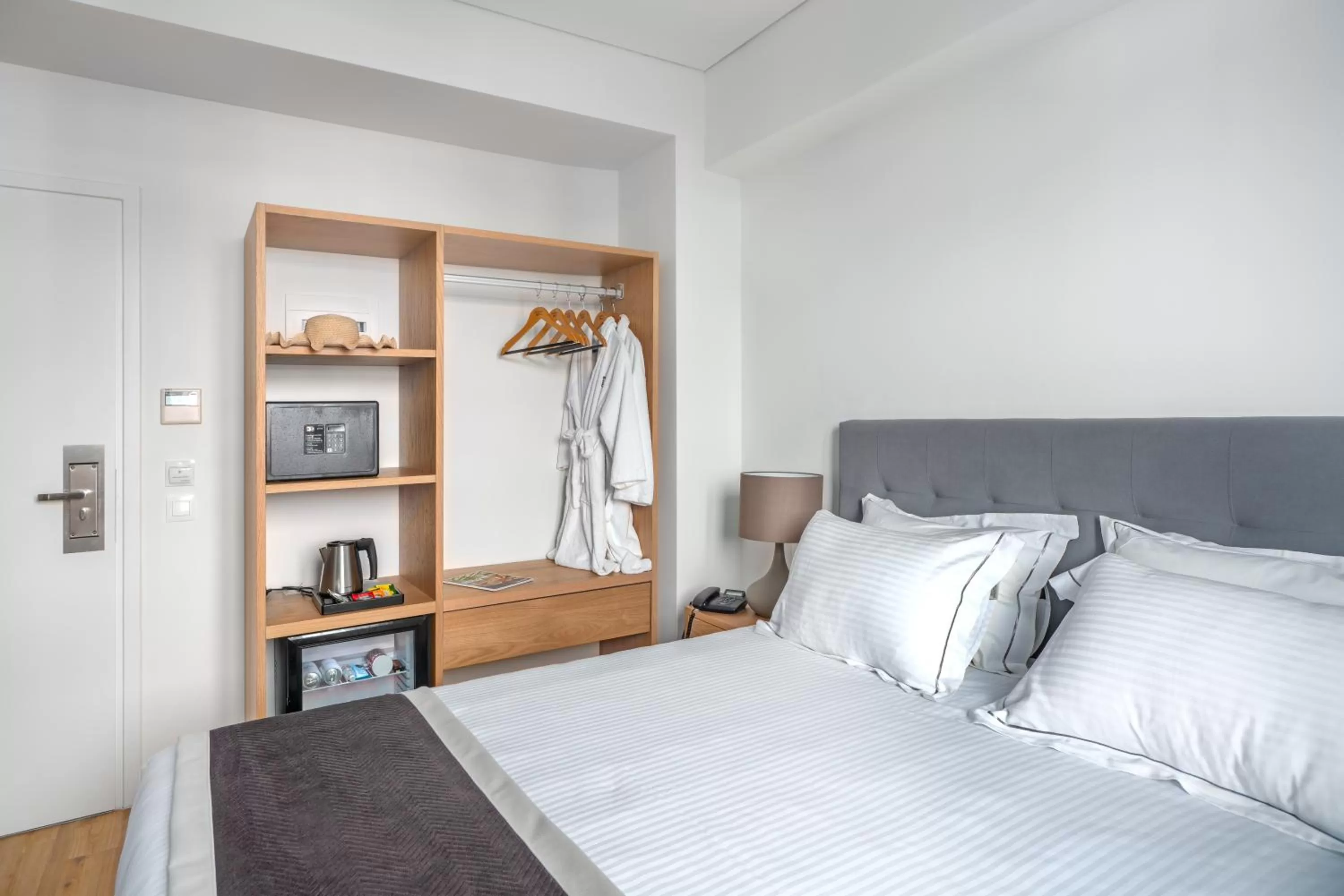 Photo of the whole room, Bed in Glyfada Riviera Hotel