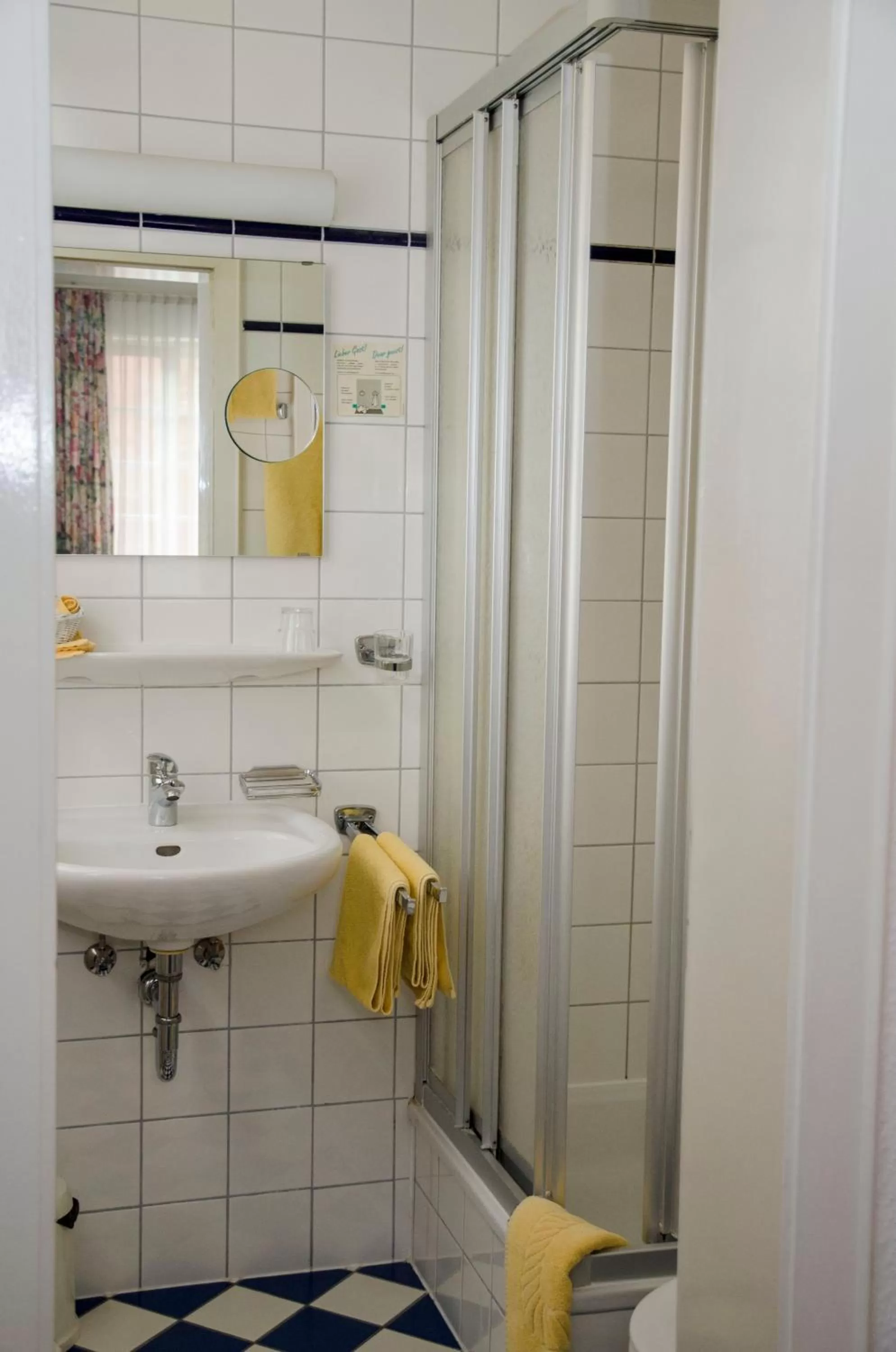 Bathroom in Hotel am Rathaus