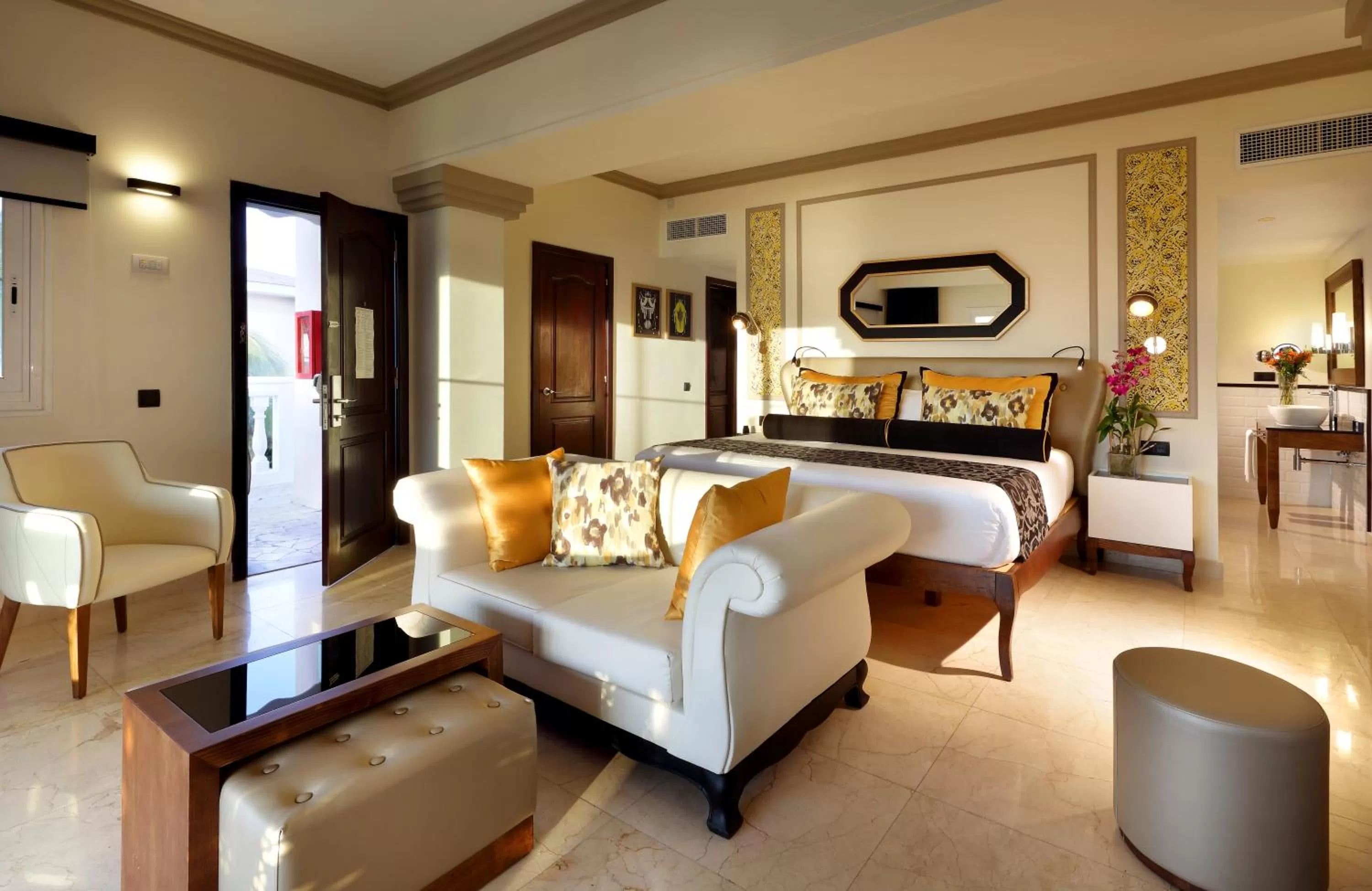 Living room in Grand Palladium Lady Hamilton Resort & Spa - All Inclusive